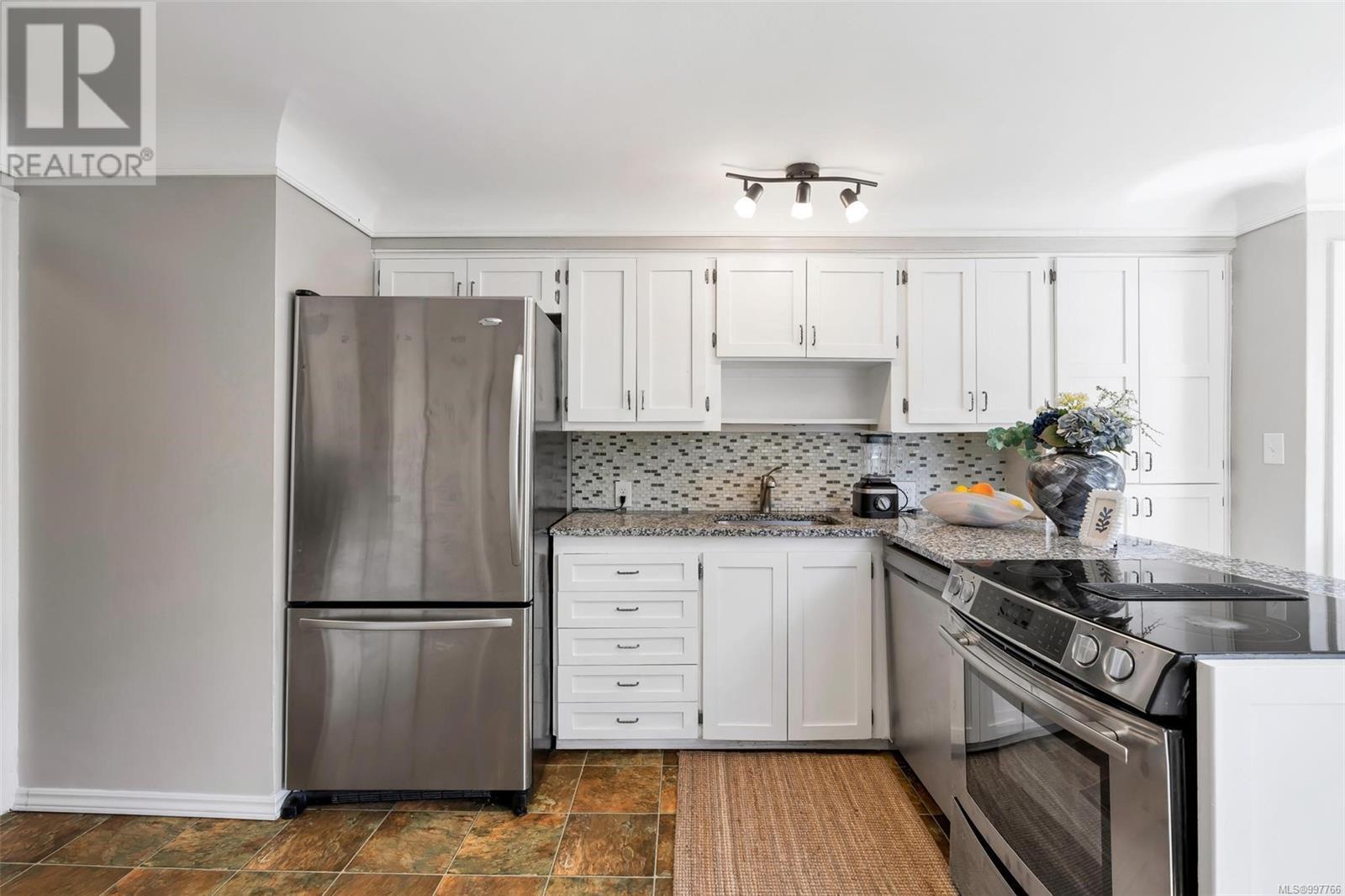Photo 10 of 1498 Derby Rd, Saanich BC