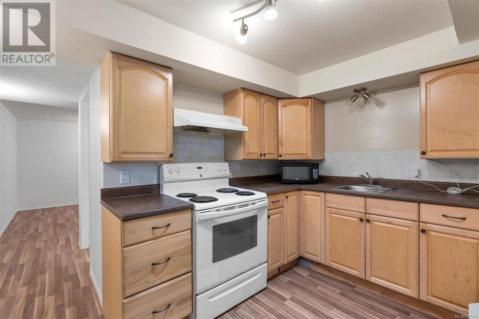 Photo 35 of 1498 Derby Rd, Saanich BC