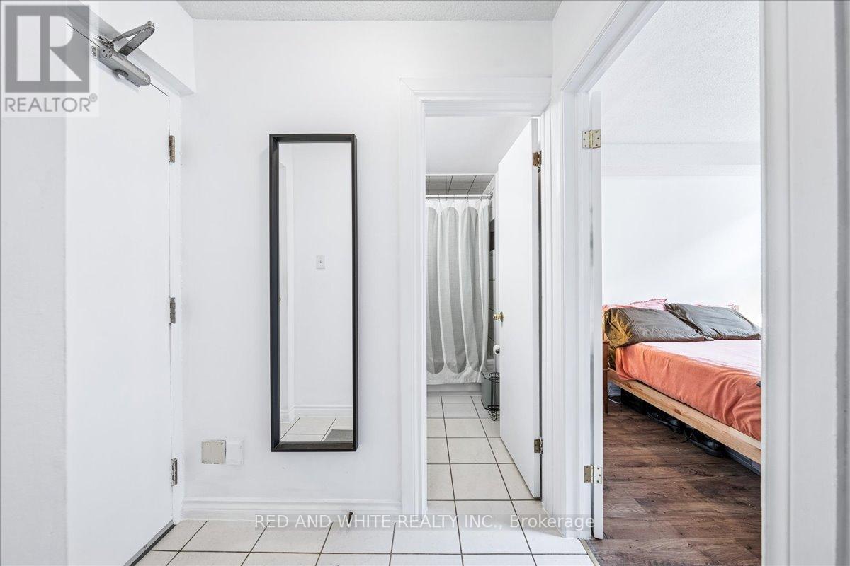 Photo 10 of 103 114 Vaughan Road, Toronto ON