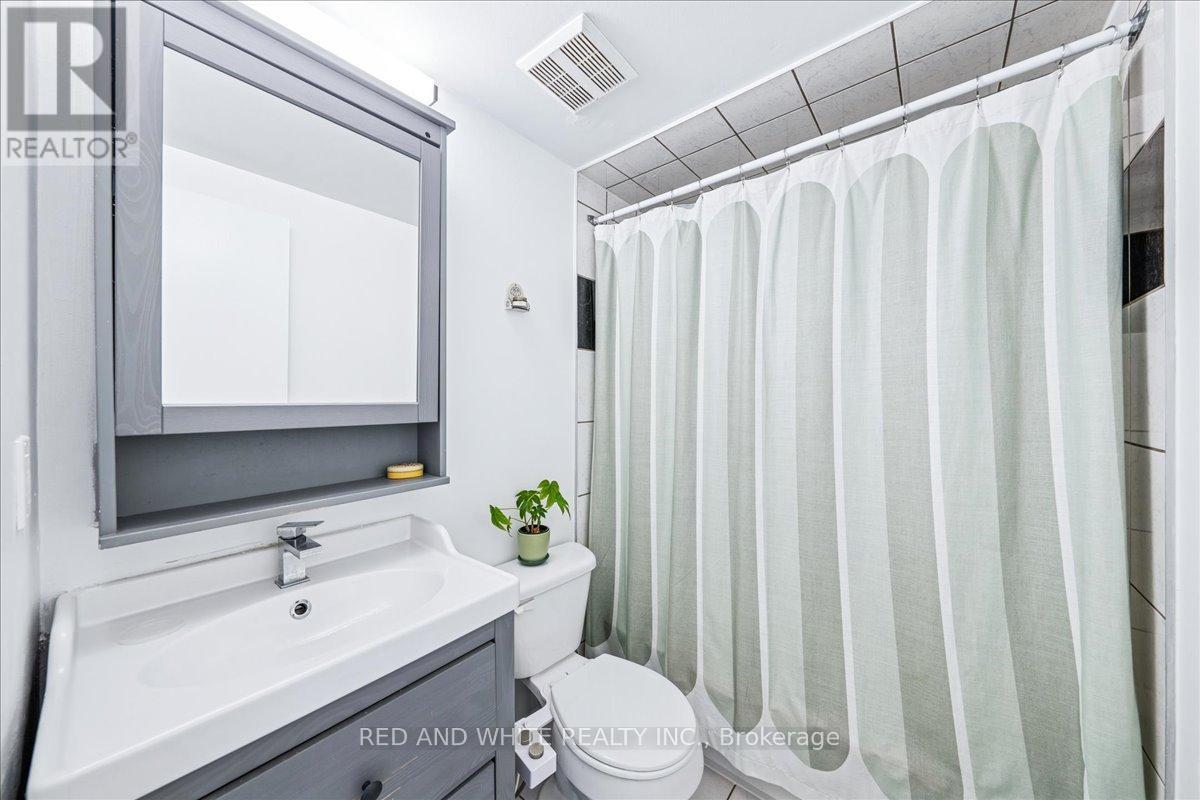 Photo 11 of 103 114 Vaughan Road, Toronto ON