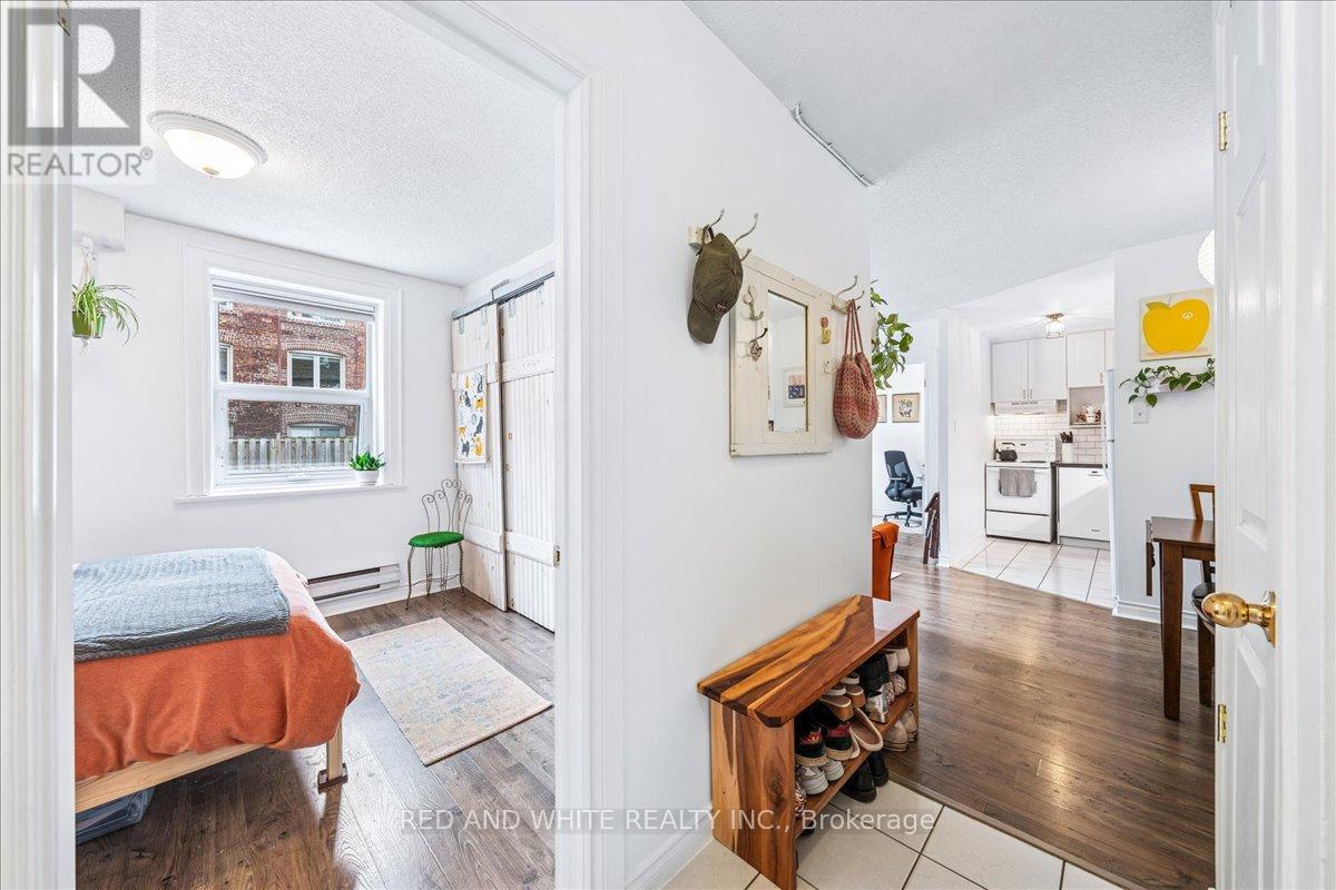 Photo 12 of 103 114 Vaughan Road, Toronto ON