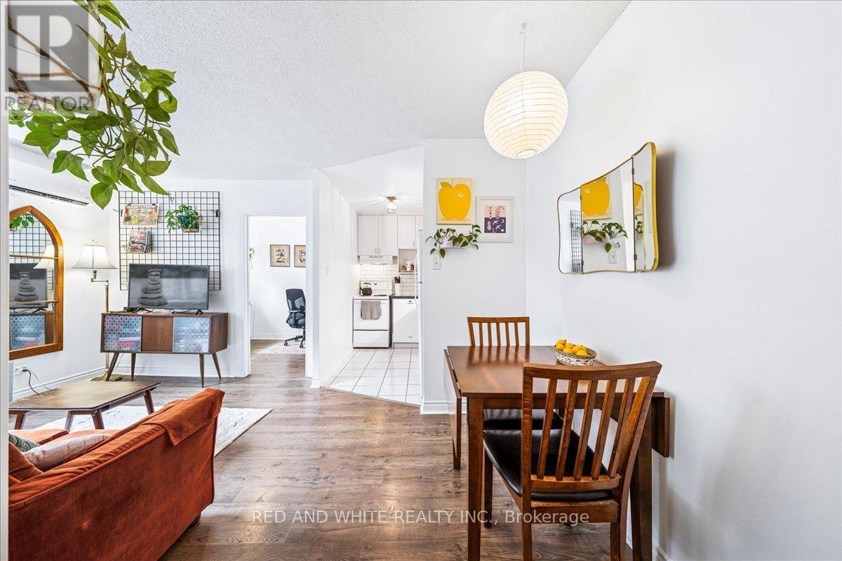 Photo 14 of 103 114 Vaughan Road, Toronto ON