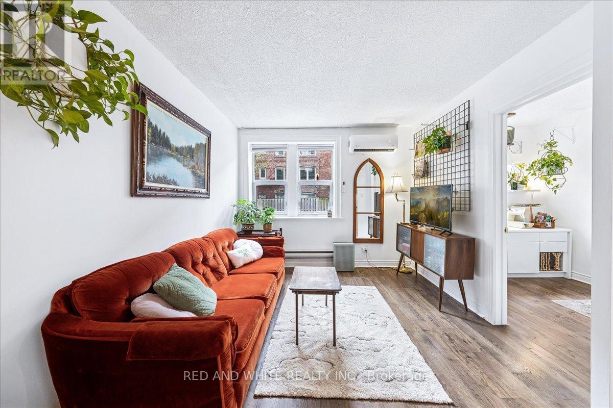 Photo 17 of 103 114 Vaughan Road, Toronto ON