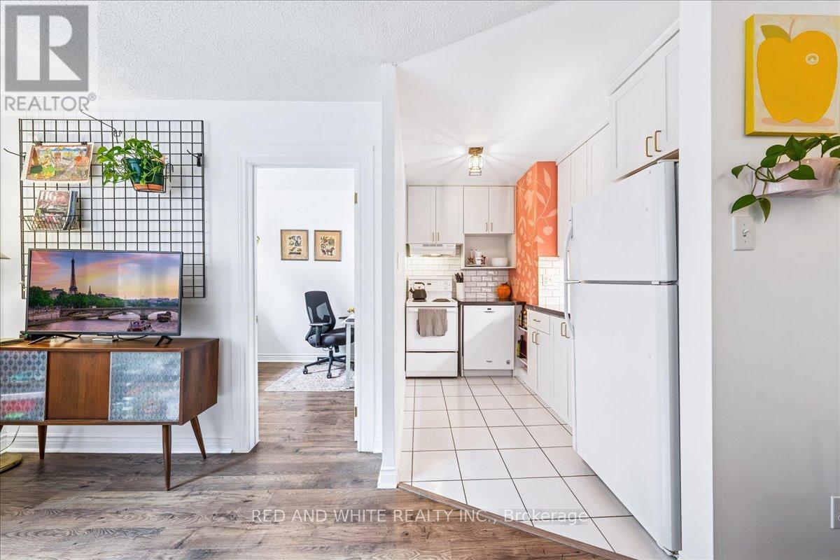 Photo 22 of 103 114 Vaughan Road, Toronto ON