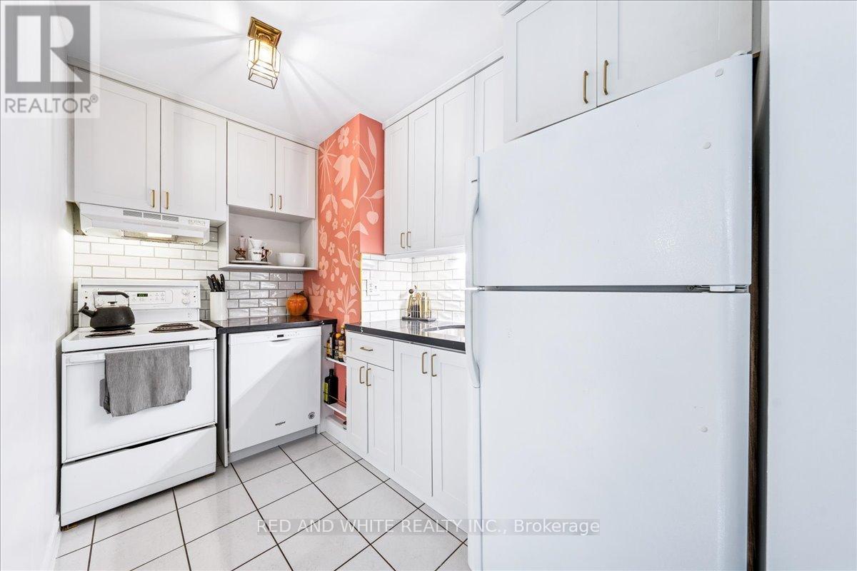 Photo 23 of 103 114 Vaughan Road, Toronto ON