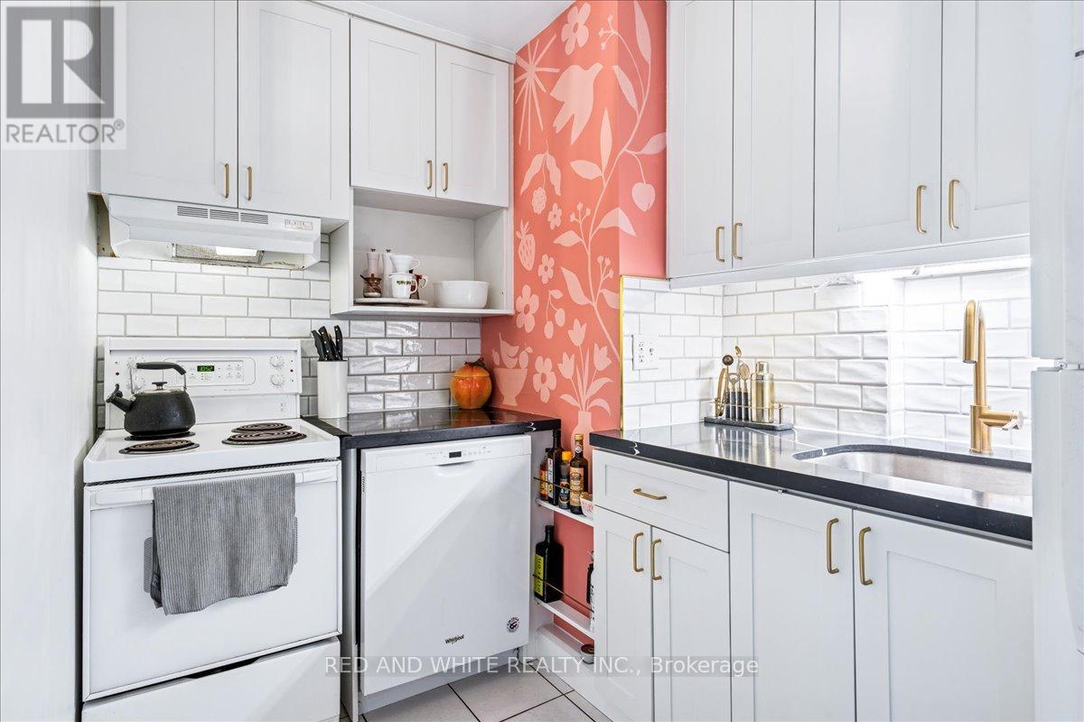 Photo 27 of 103 114 Vaughan Road, Toronto ON