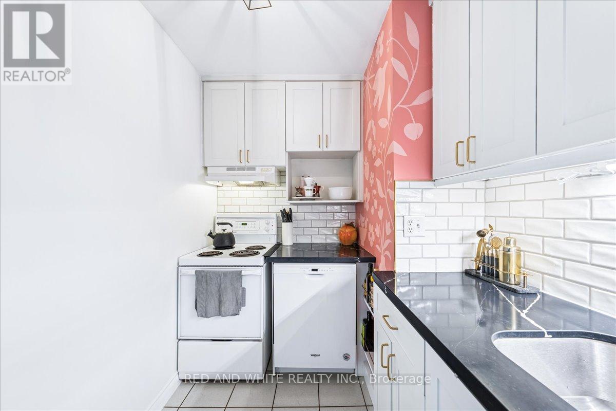 Photo 29 of 103 114 Vaughan Road, Toronto ON
