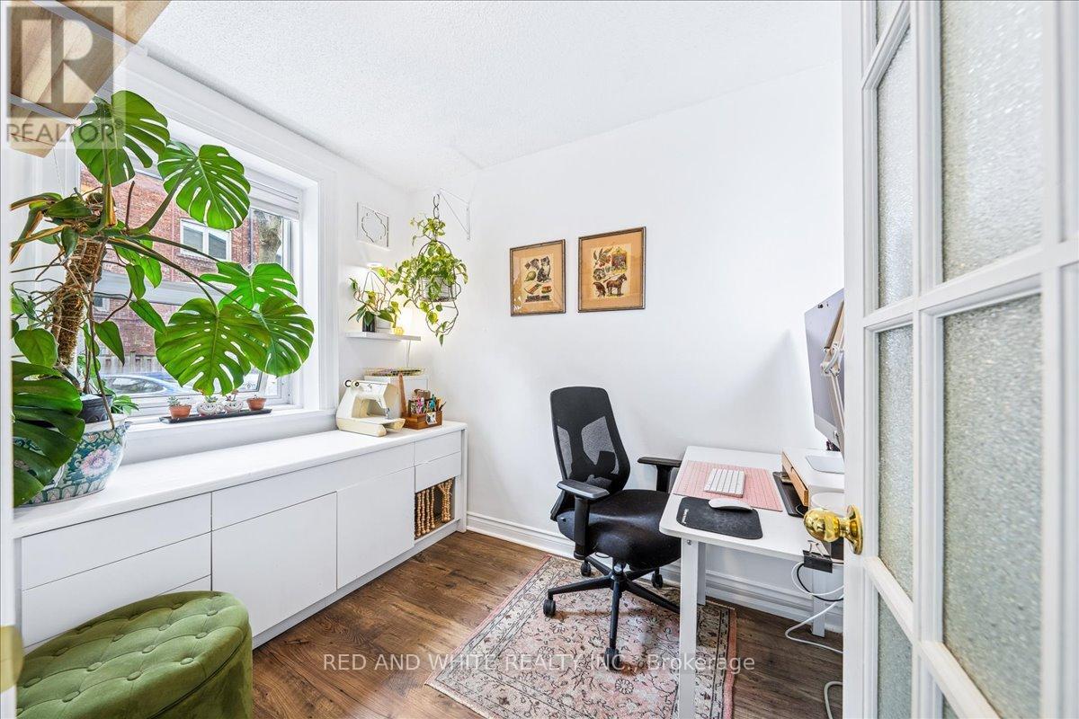 Photo 31 of 103 114 Vaughan Road, Toronto ON