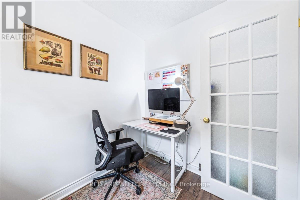 Photo 32 of 103 114 Vaughan Road, Toronto ON