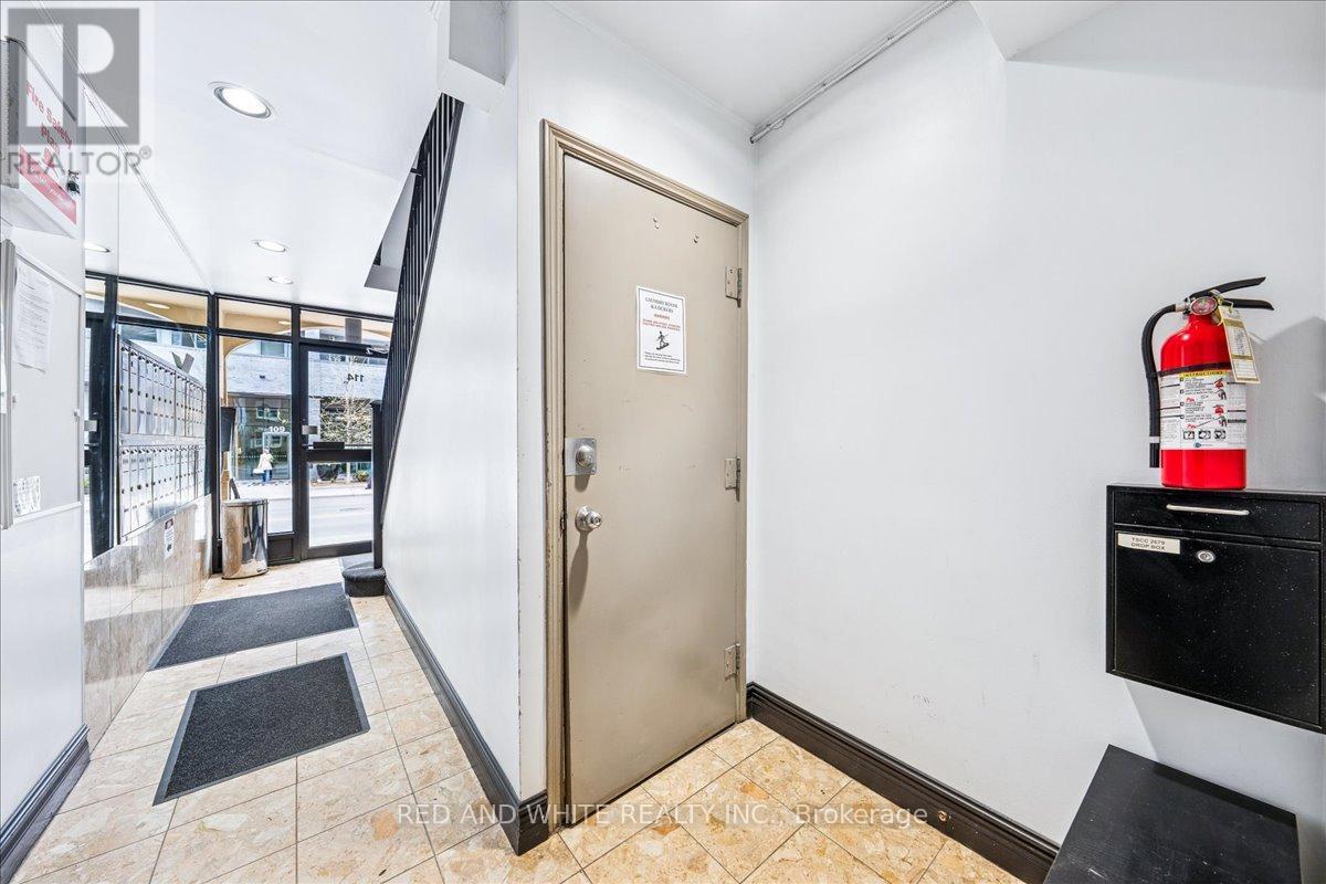 Photo 35 of 103 114 Vaughan Road, Toronto ON