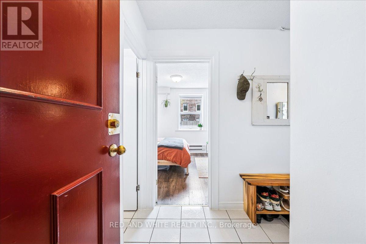 Photo 4 of 103 114 Vaughan Road, Toronto ON