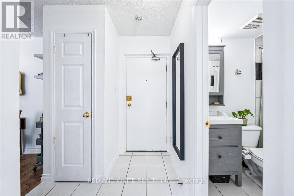 Photo 9 of 103 114 Vaughan Road, Toronto ON