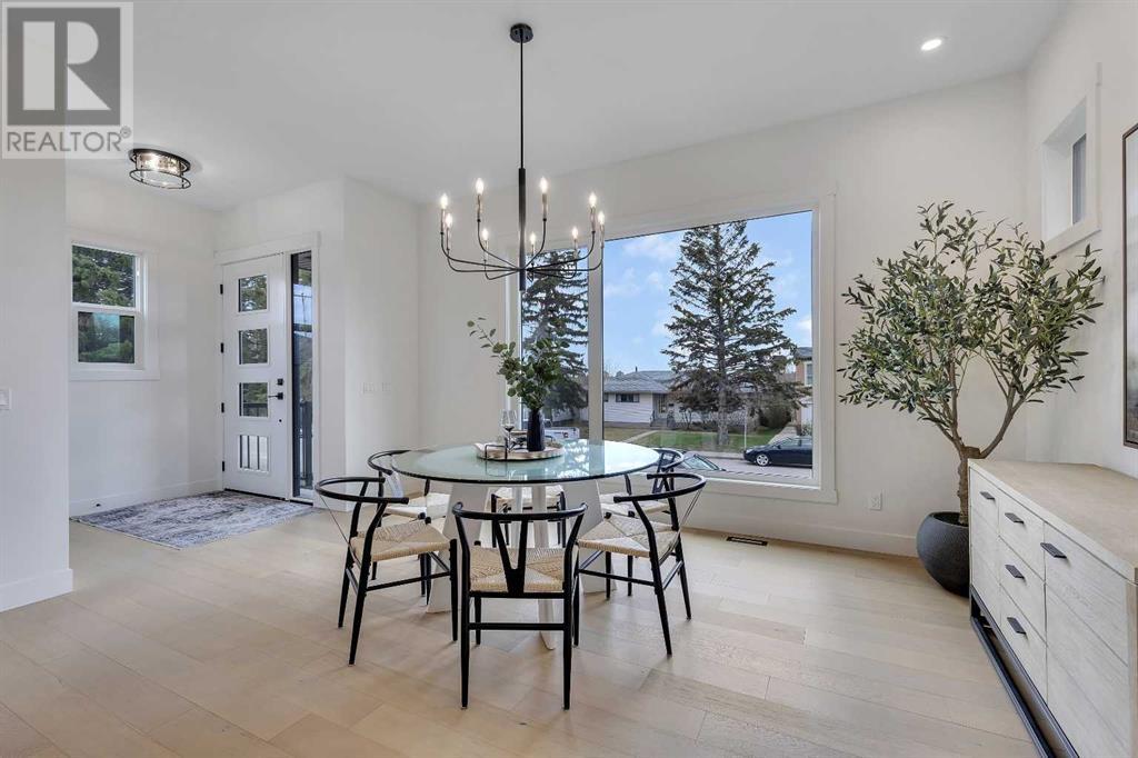 Single Family House for Sale in  Collingwood Place NW Collingwood Calgary 