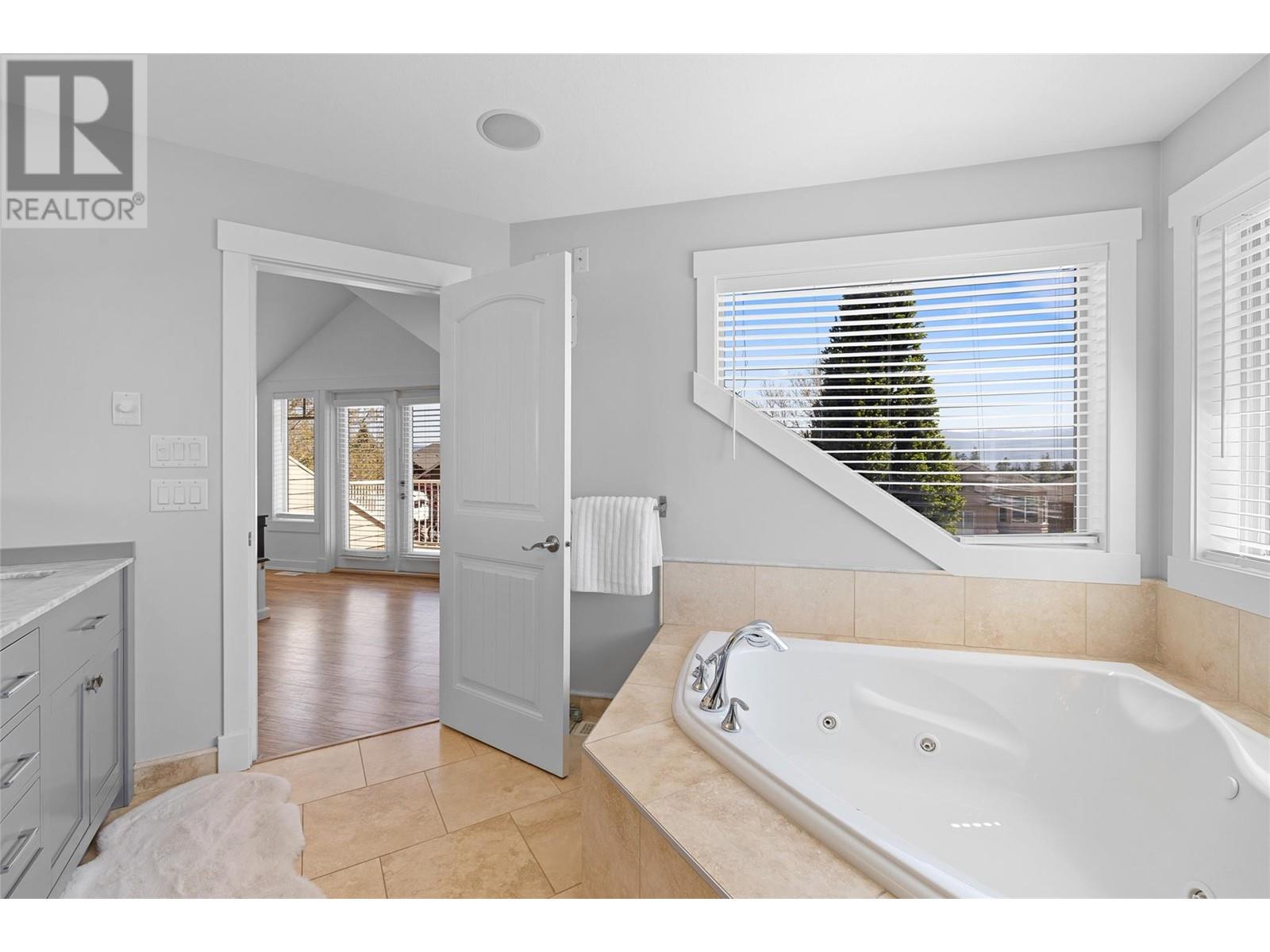  1185 Peak Point Drive, West Kelowna