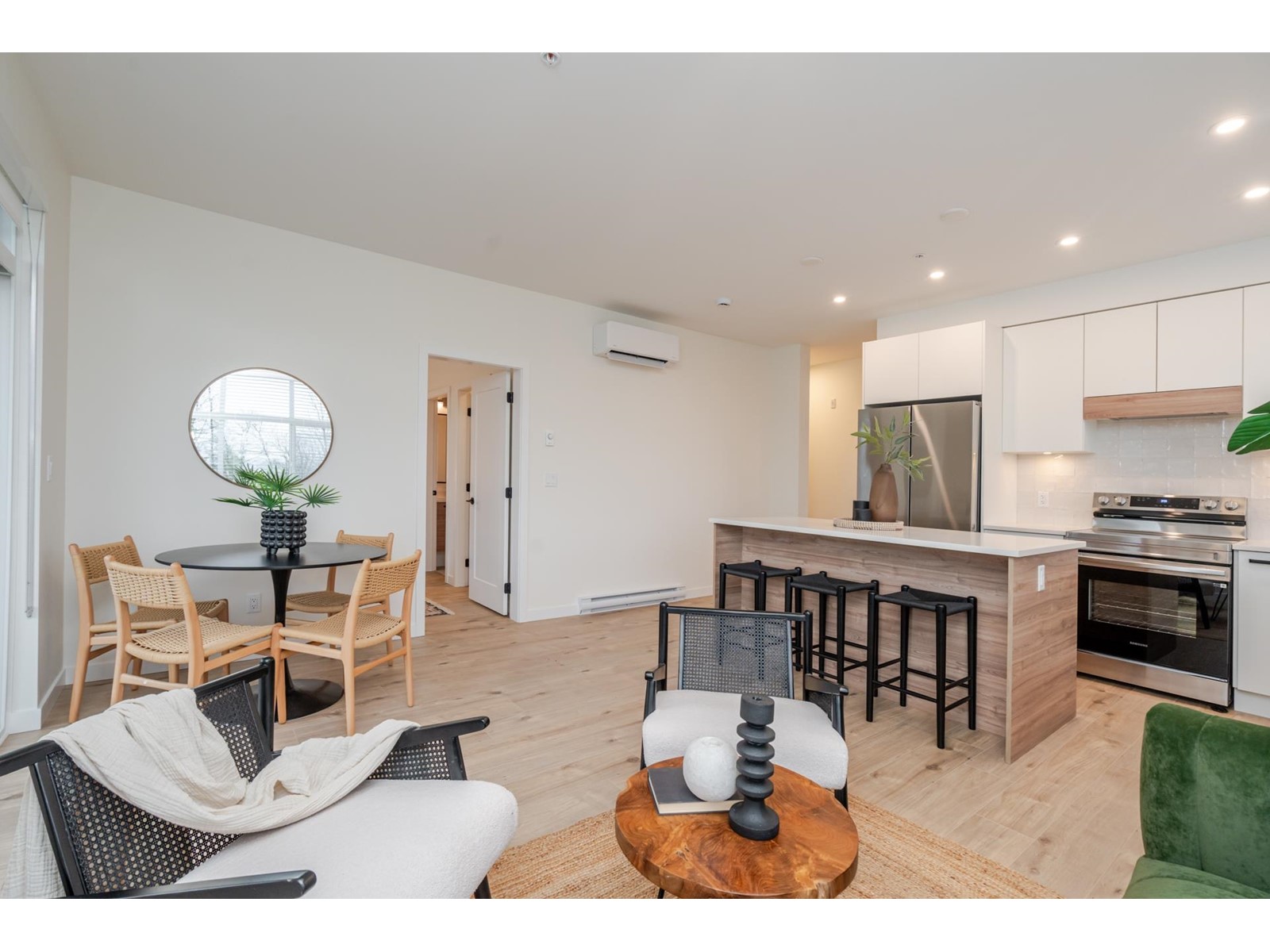 206 33920 BEST AVENUE, Mission