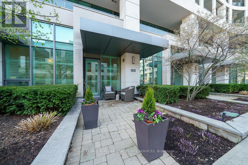 Photo 3 of 103 11 Bronte Road, Oakville ON