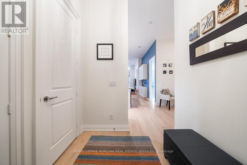 Photo 4 of 103 11 Bronte Road, Oakville ON