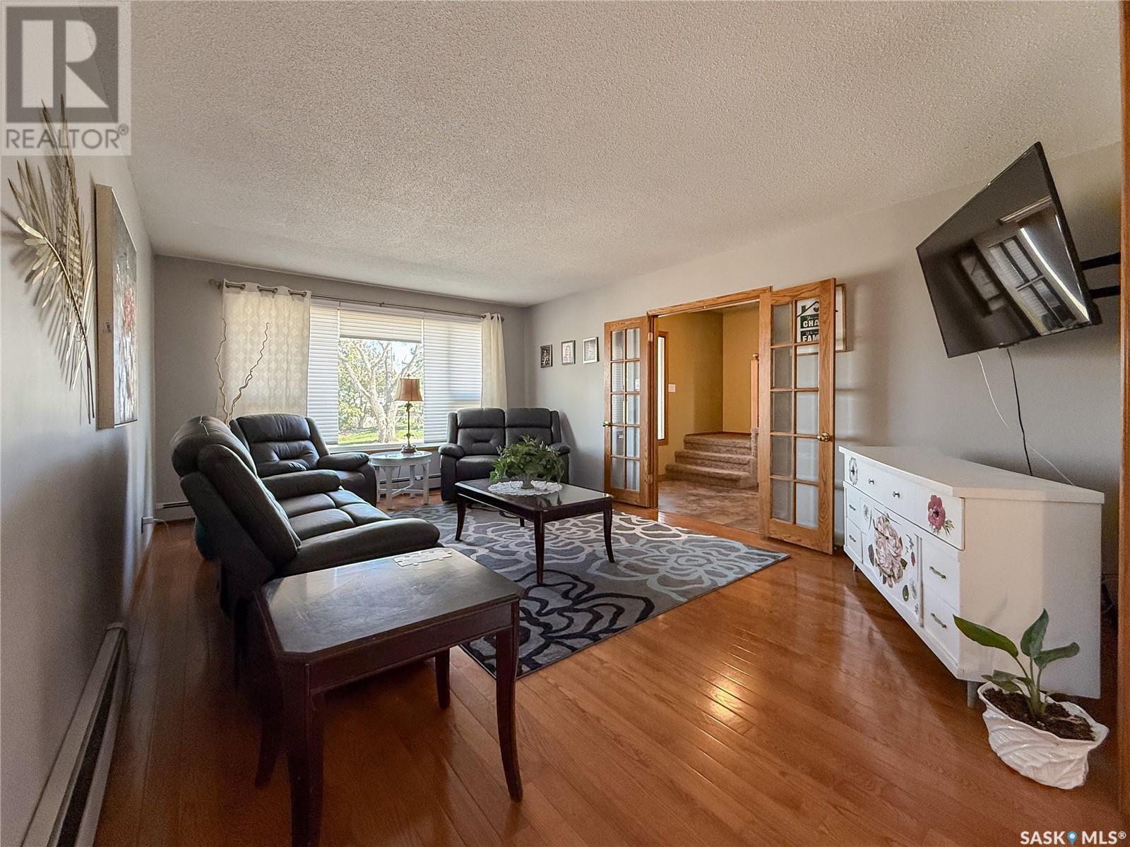 Photo 2 of 11 Conlin Drive, Swift Current SK