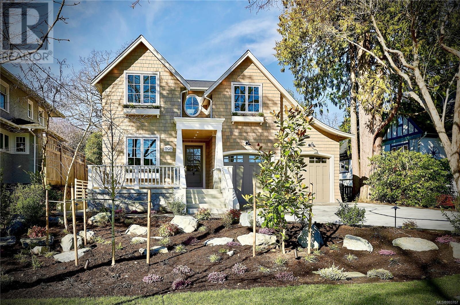 1198 St. Patrick Street, Oak Bay