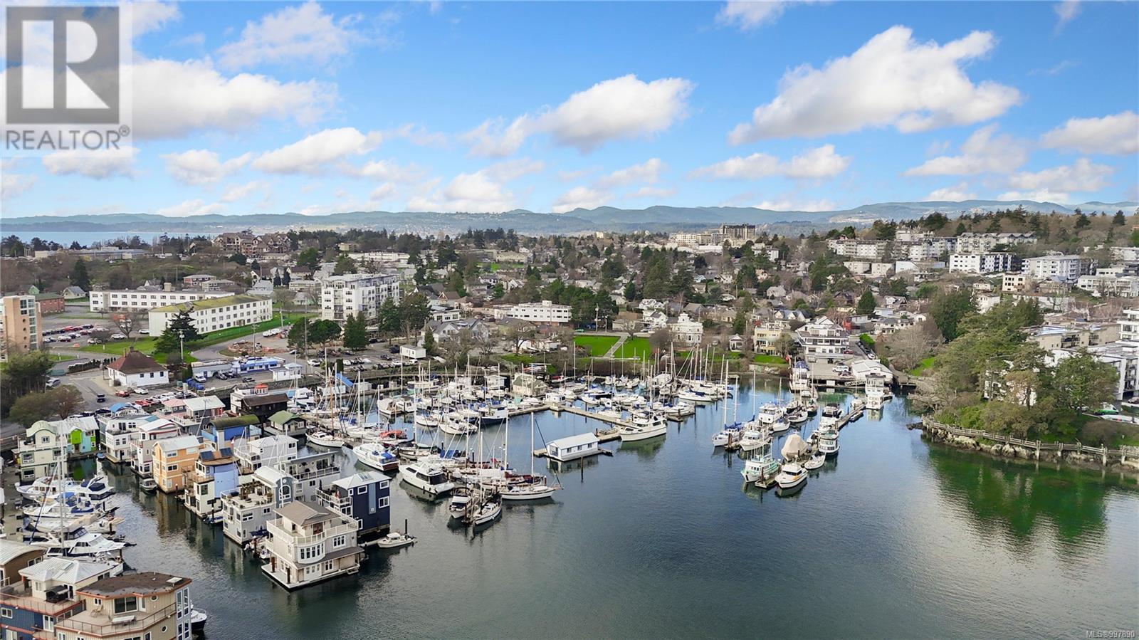 2 910 Old Esquimalt Rd, Esquimalt