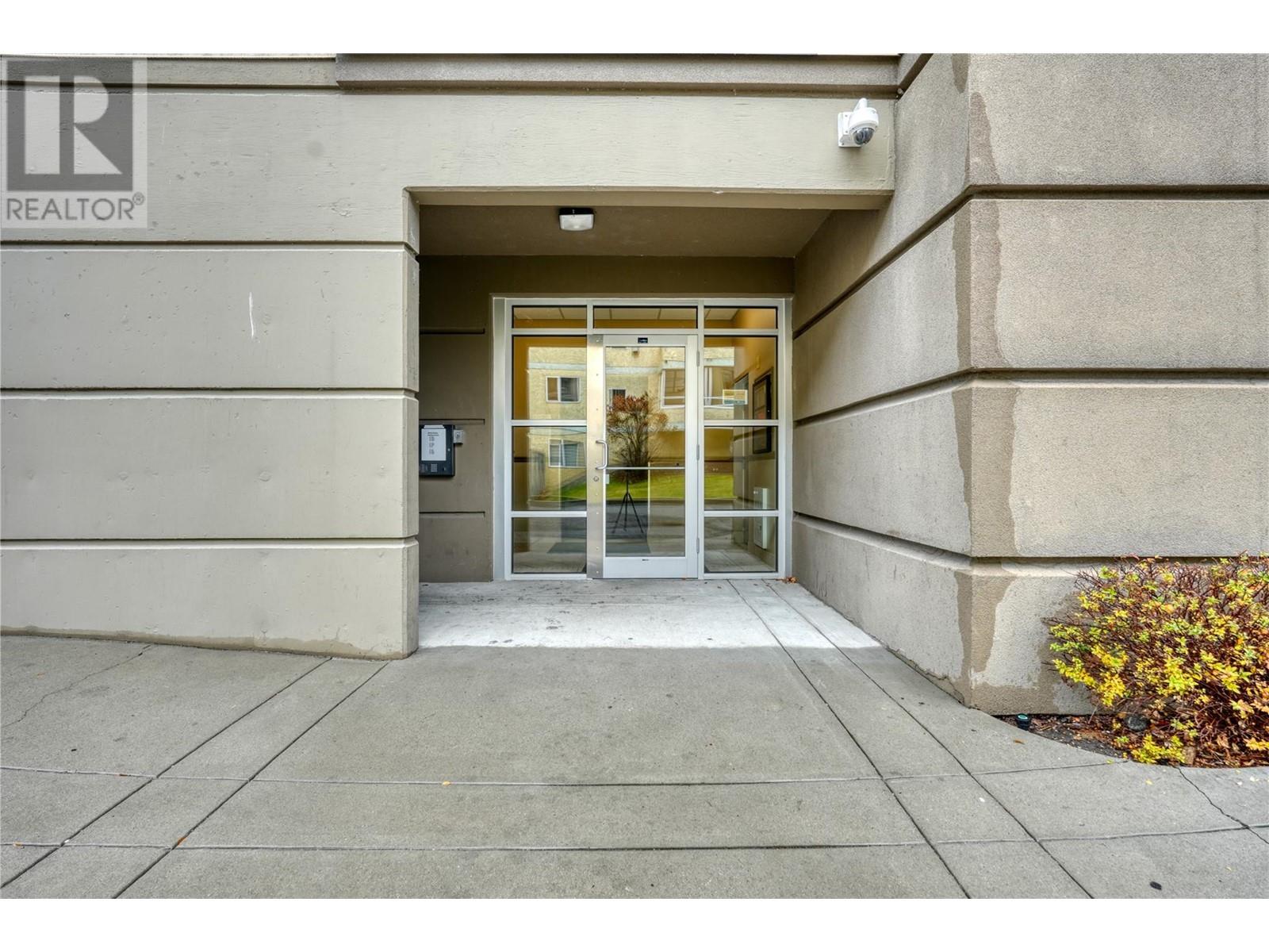 302 3589 Skaha Lake Road, Penticton