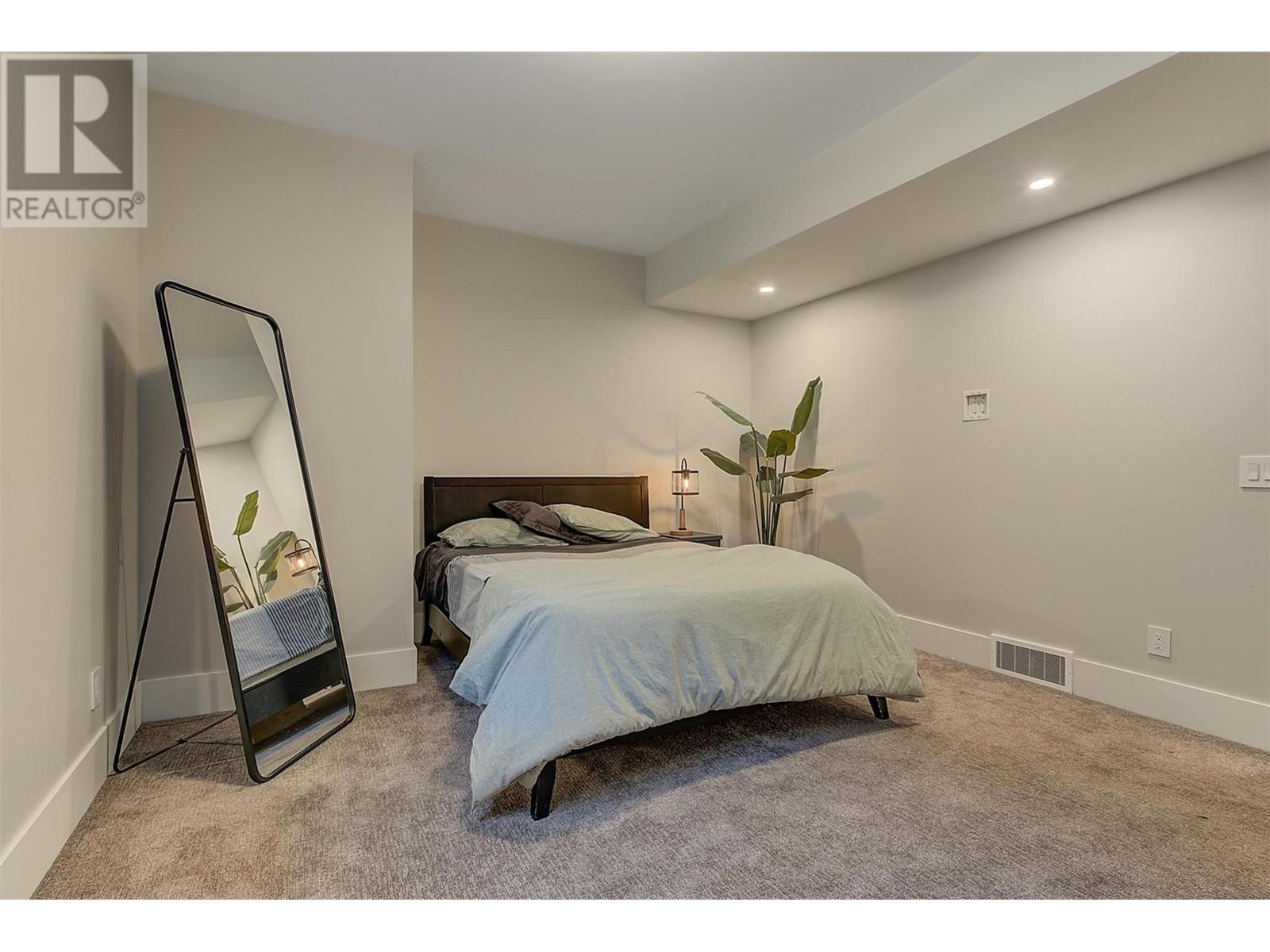 1612 Vincent Place, Kelowna