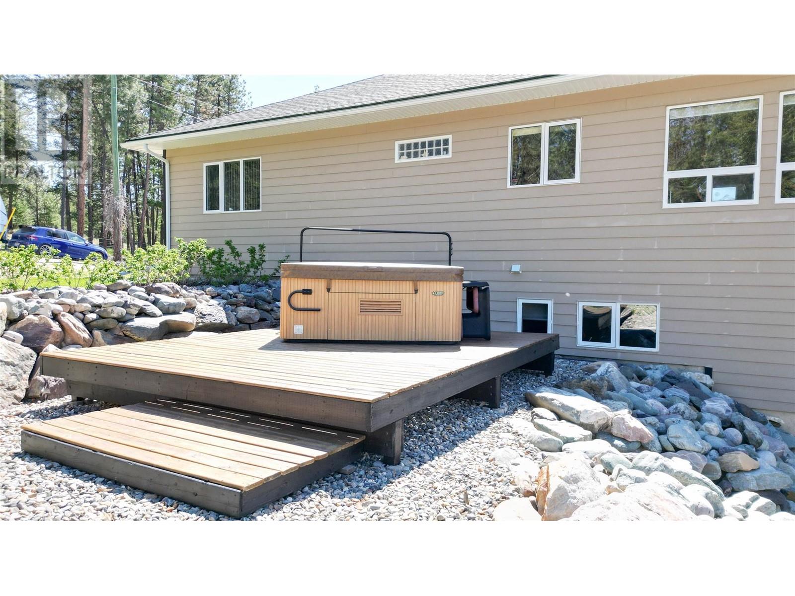 6182 HWY 3-93 Highway, Cranbrook