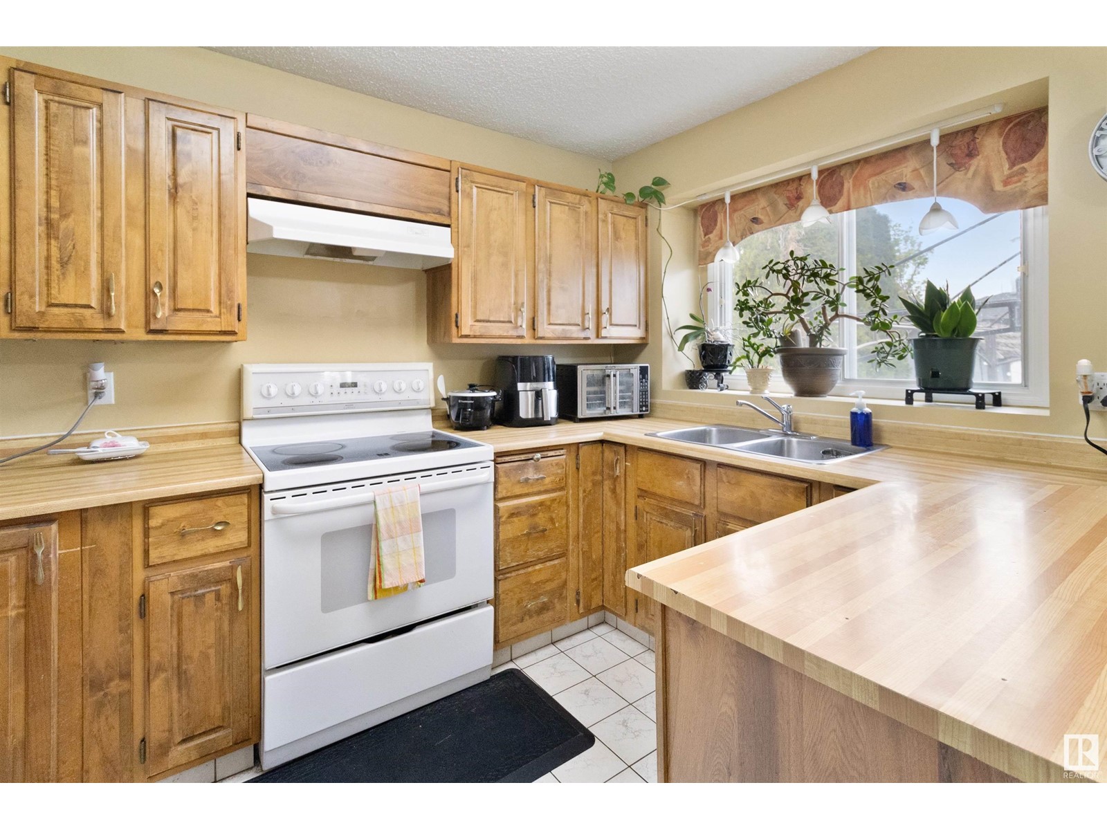 621 VILLAGE DR, Sherwood Park