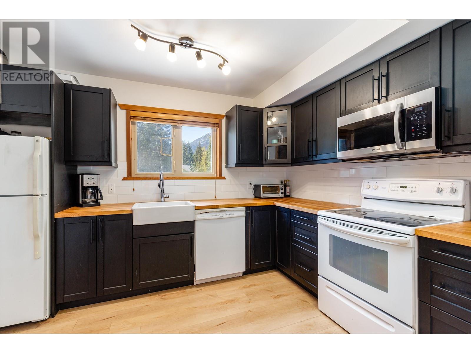 18 6125 EAGLE DRIVE, Whistler