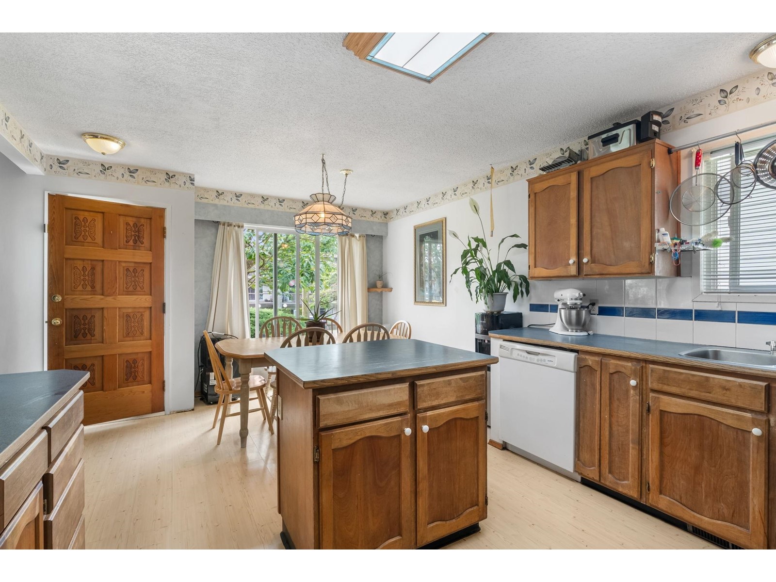 Photo 11 of 33847 Fern Street, Abbotsford BC