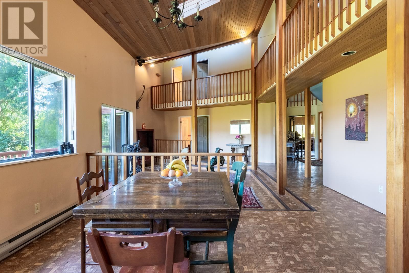 7711 REDROOFFS ROAD, Halfmoon Bay