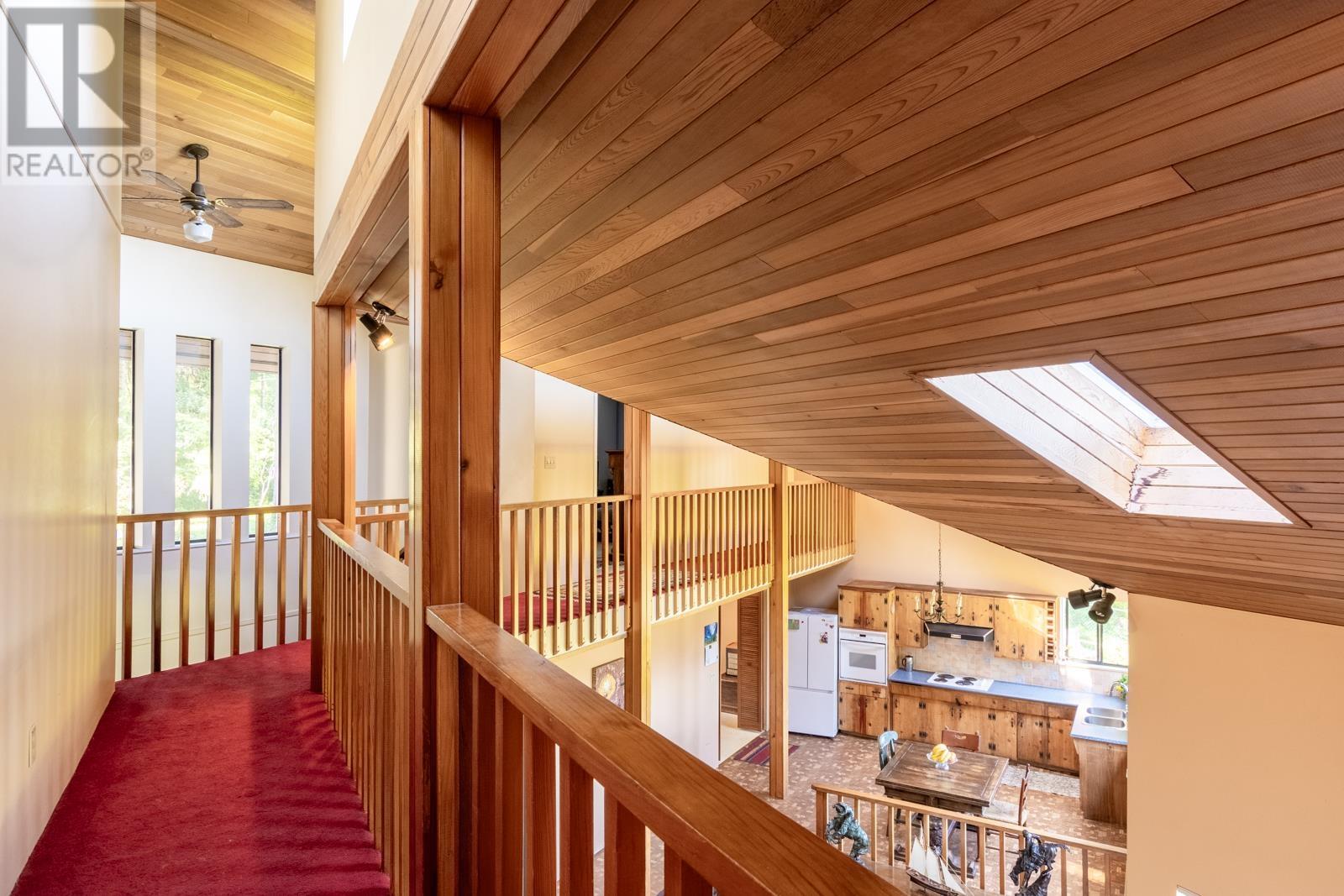 7711 REDROOFFS ROAD, Halfmoon Bay