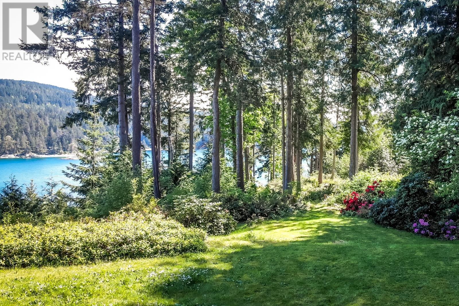7711 REDROOFFS ROAD, Halfmoon Bay