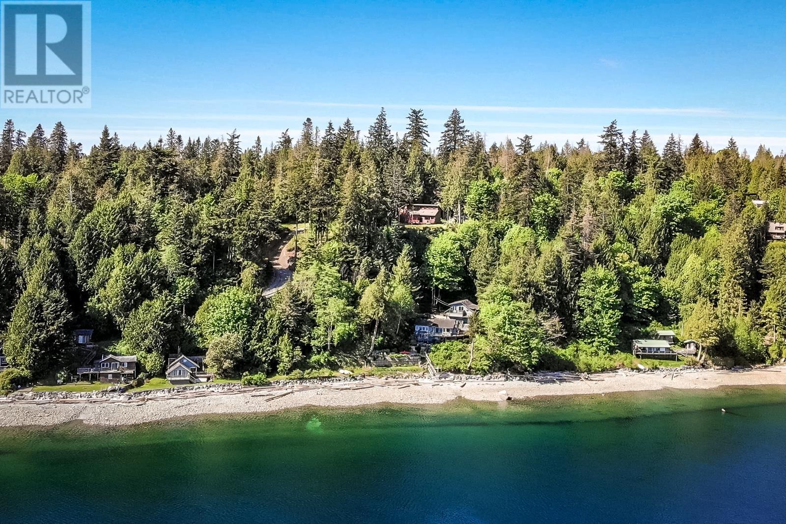 7711 REDROOFFS ROAD, Halfmoon Bay