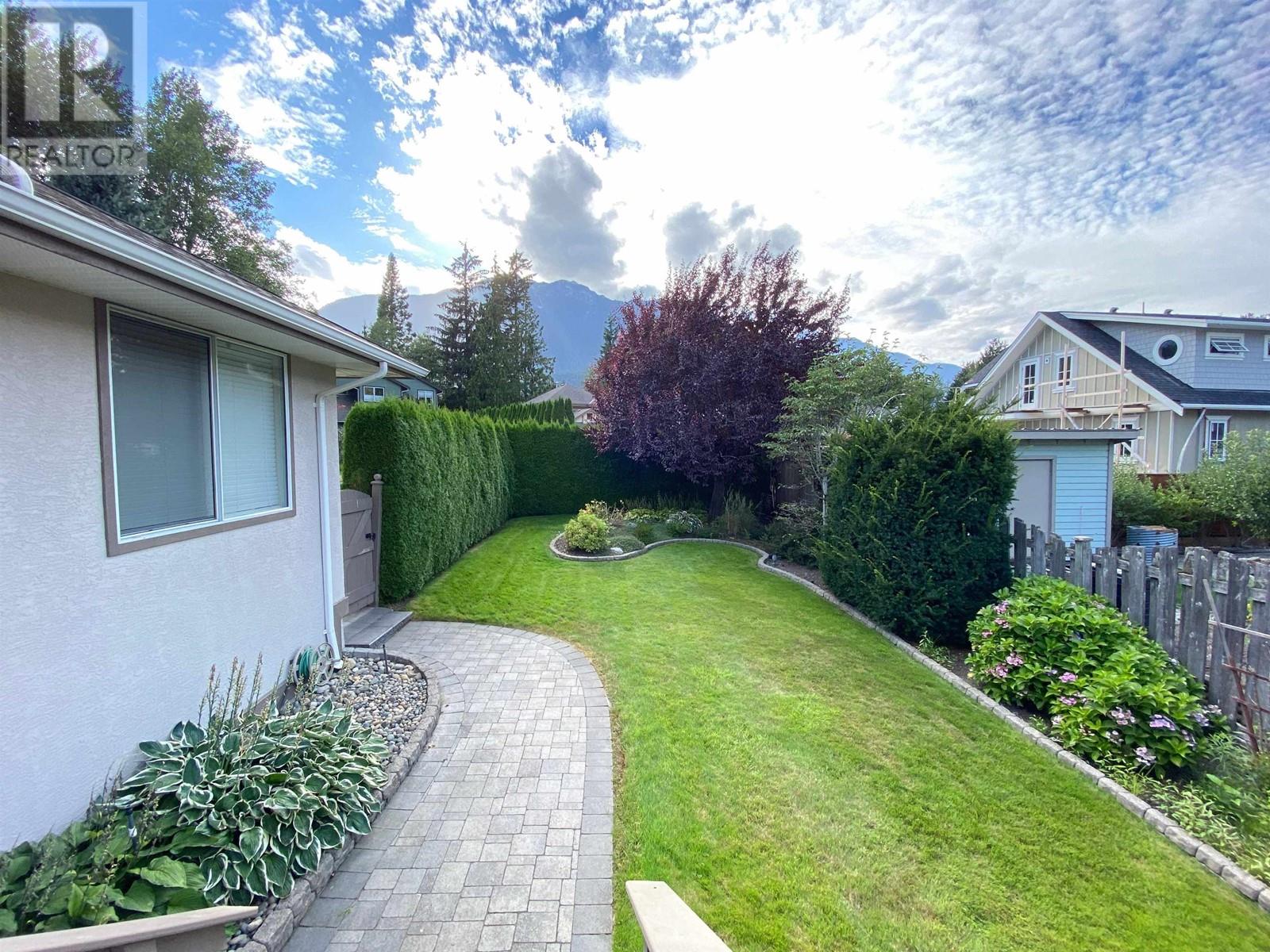 1650 MACDONALD PLACE, Squamish