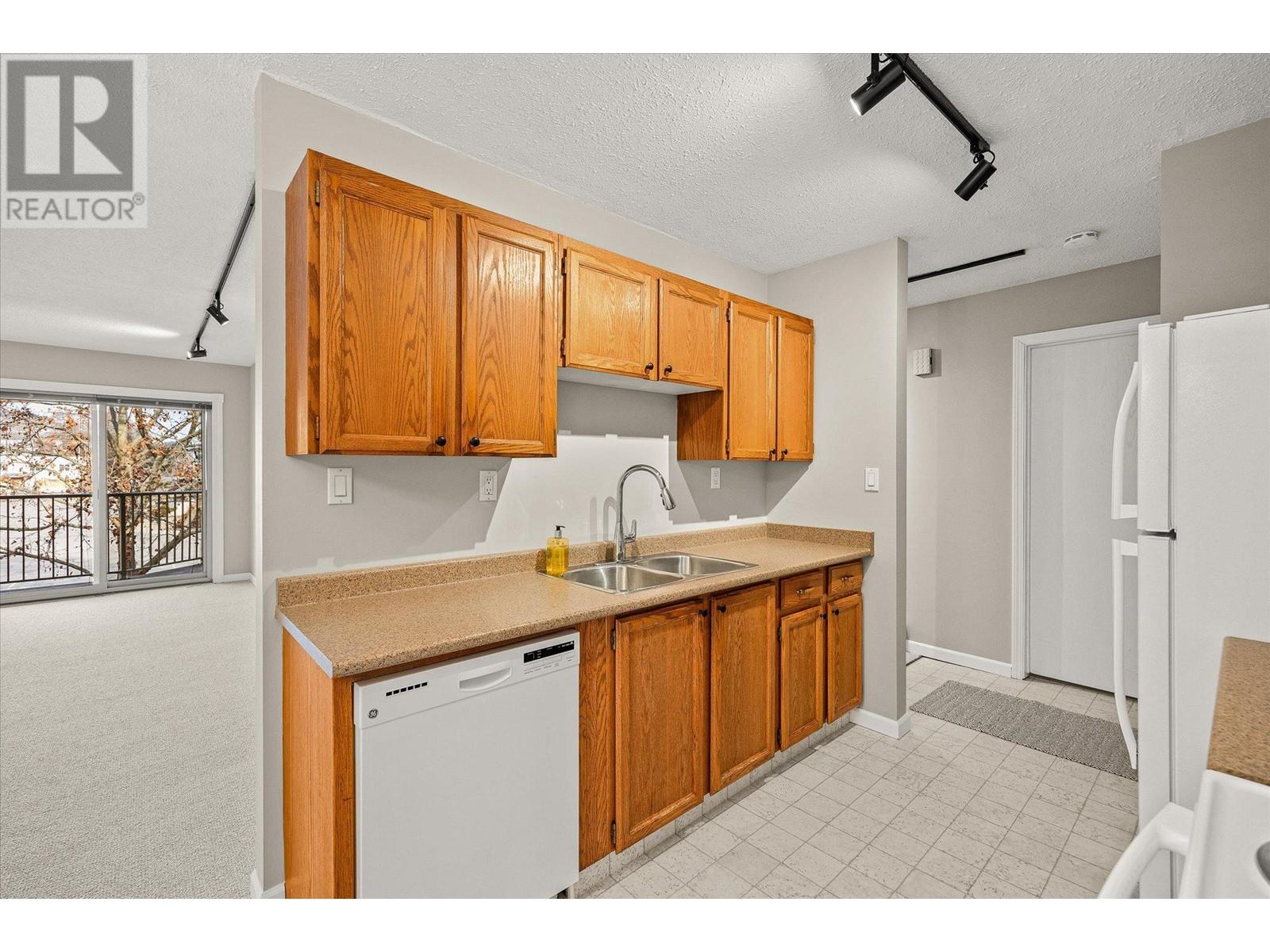 10 200 Gerstmar Road, Kelowna