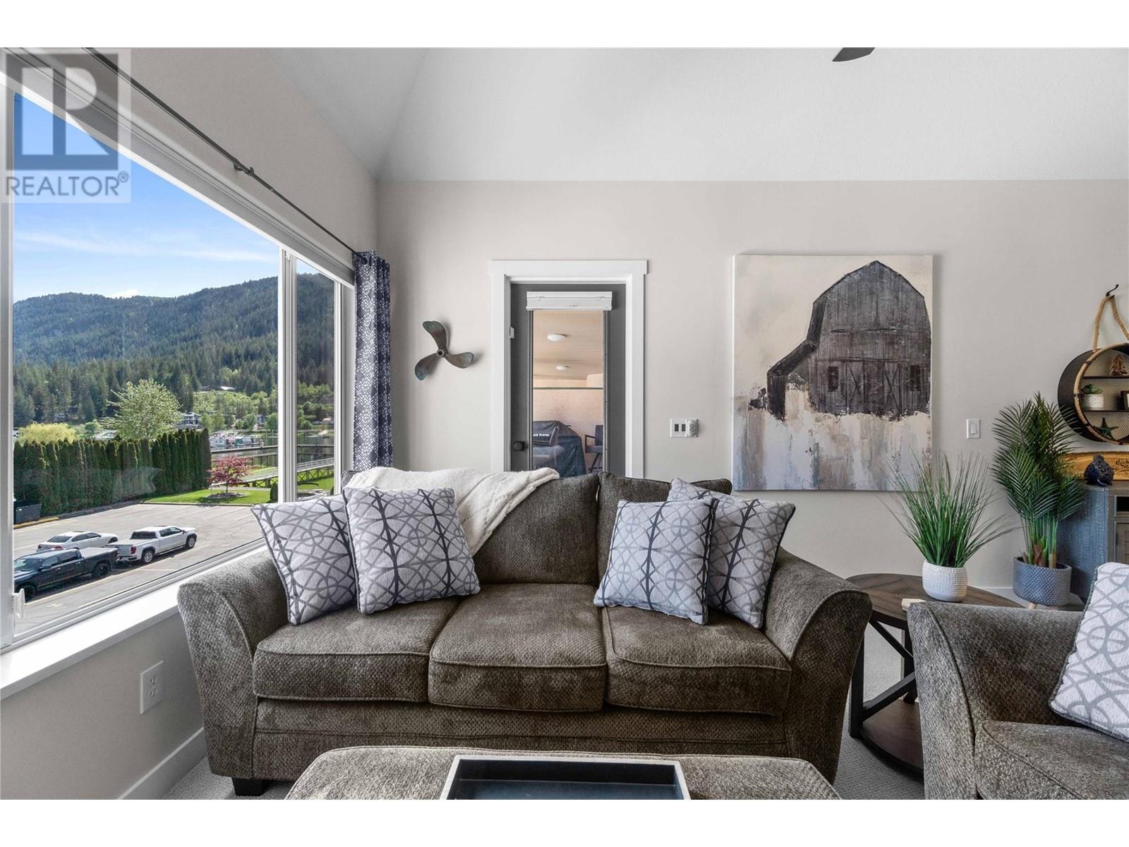 1002 Riverside Avenue Unit# 313, Sicamous
