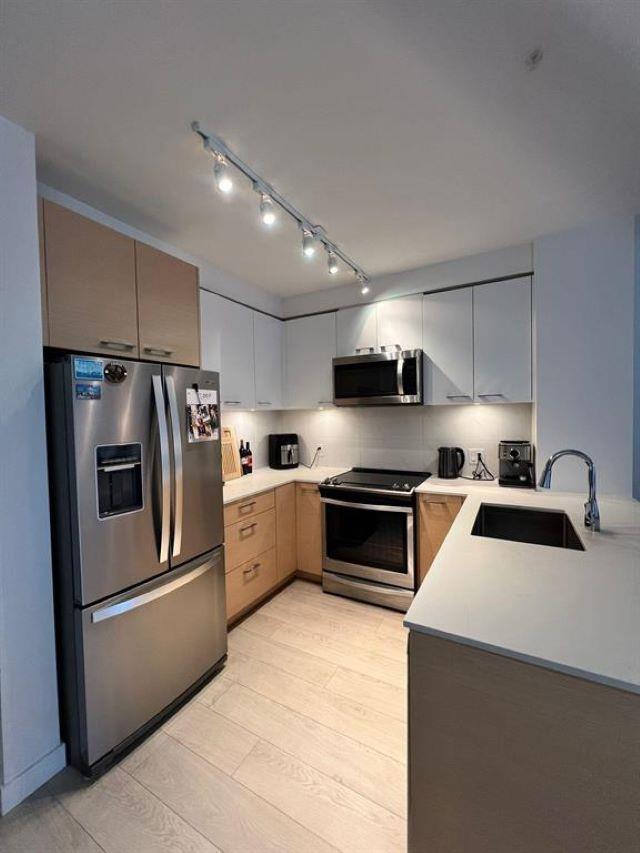 Photo 14 of 207 13963 105 Boulevard, Surrey BC