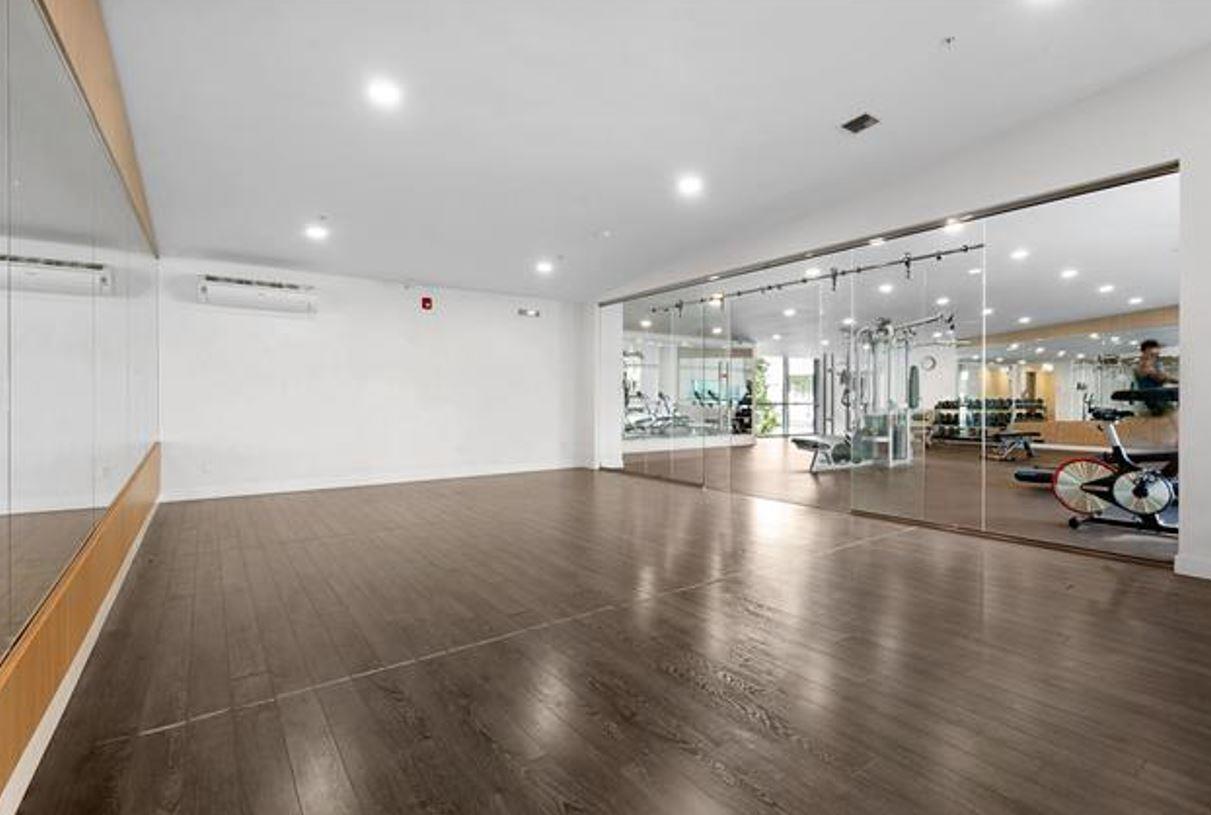 Photo 2 of 207 13963 105 Boulevard, Surrey BC