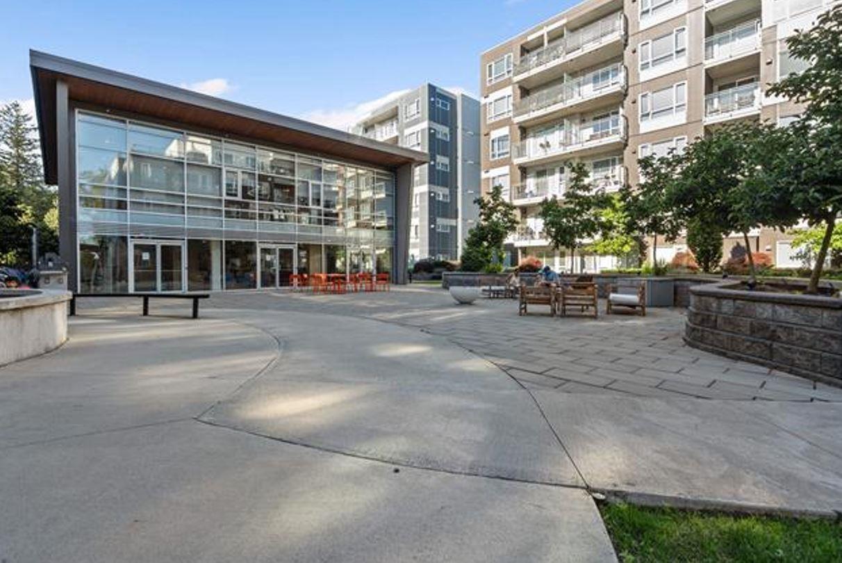 Photo 3 of 207 13963 105 Boulevard, Surrey BC