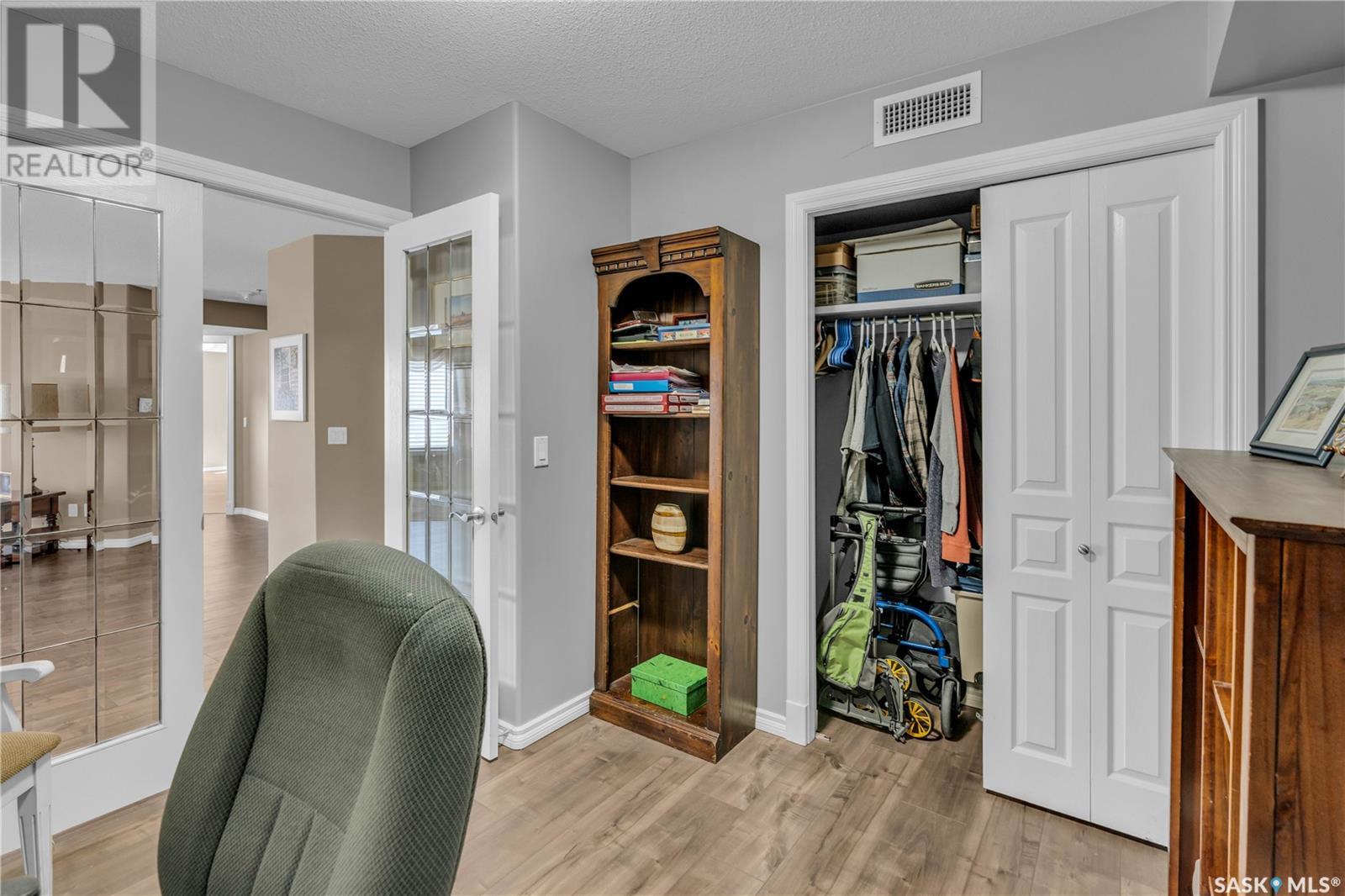 Single Family House Low rise for Sale in   RENFREW CRESCENT E Regina 