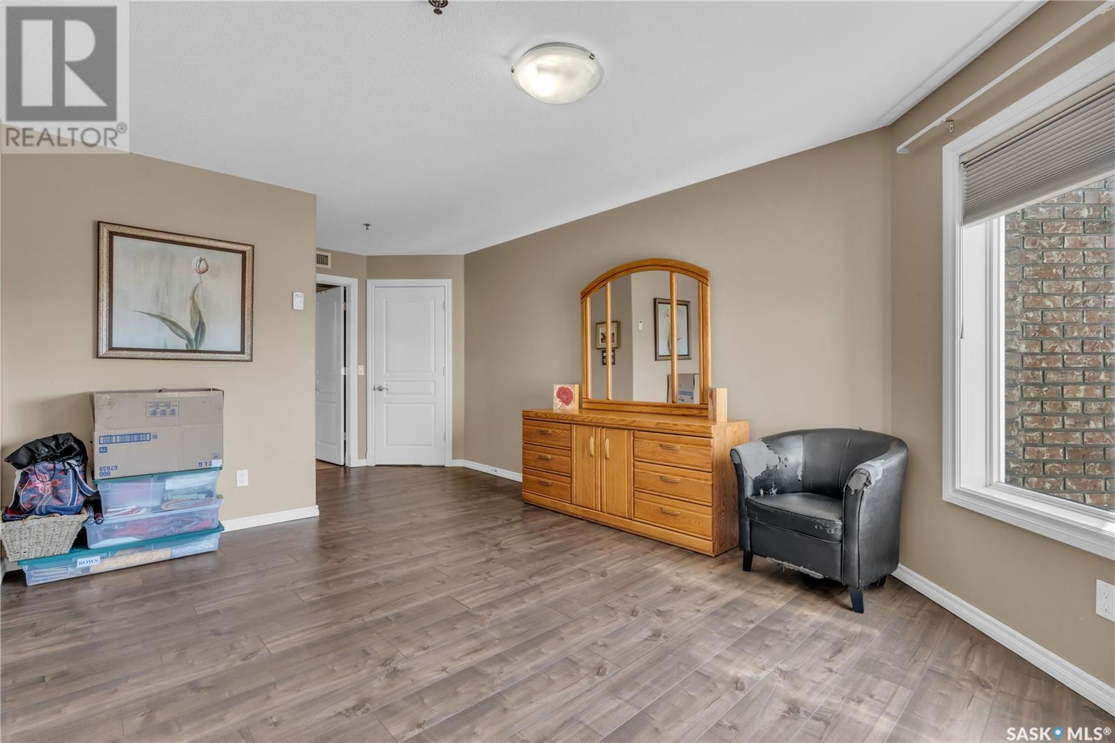 Single Family House Low rise for Sale in   RENFREW CRESCENT E Regina 