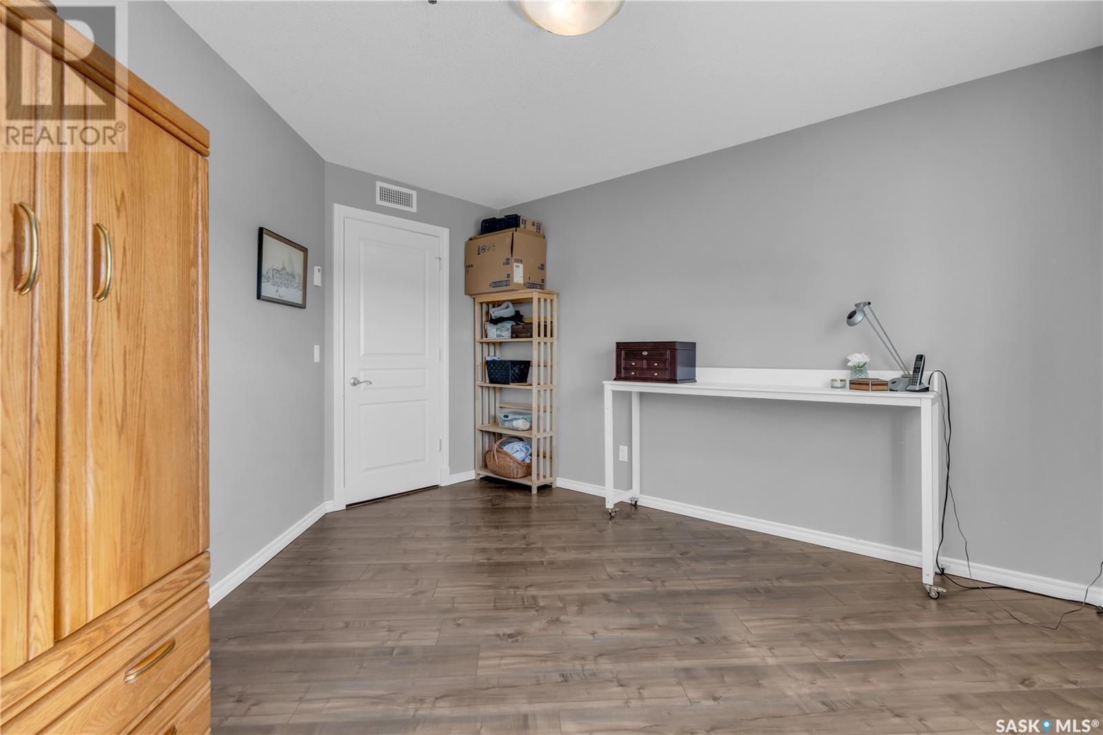 Single Family House Low rise for Sale in   RENFREW CRESCENT E Regina 