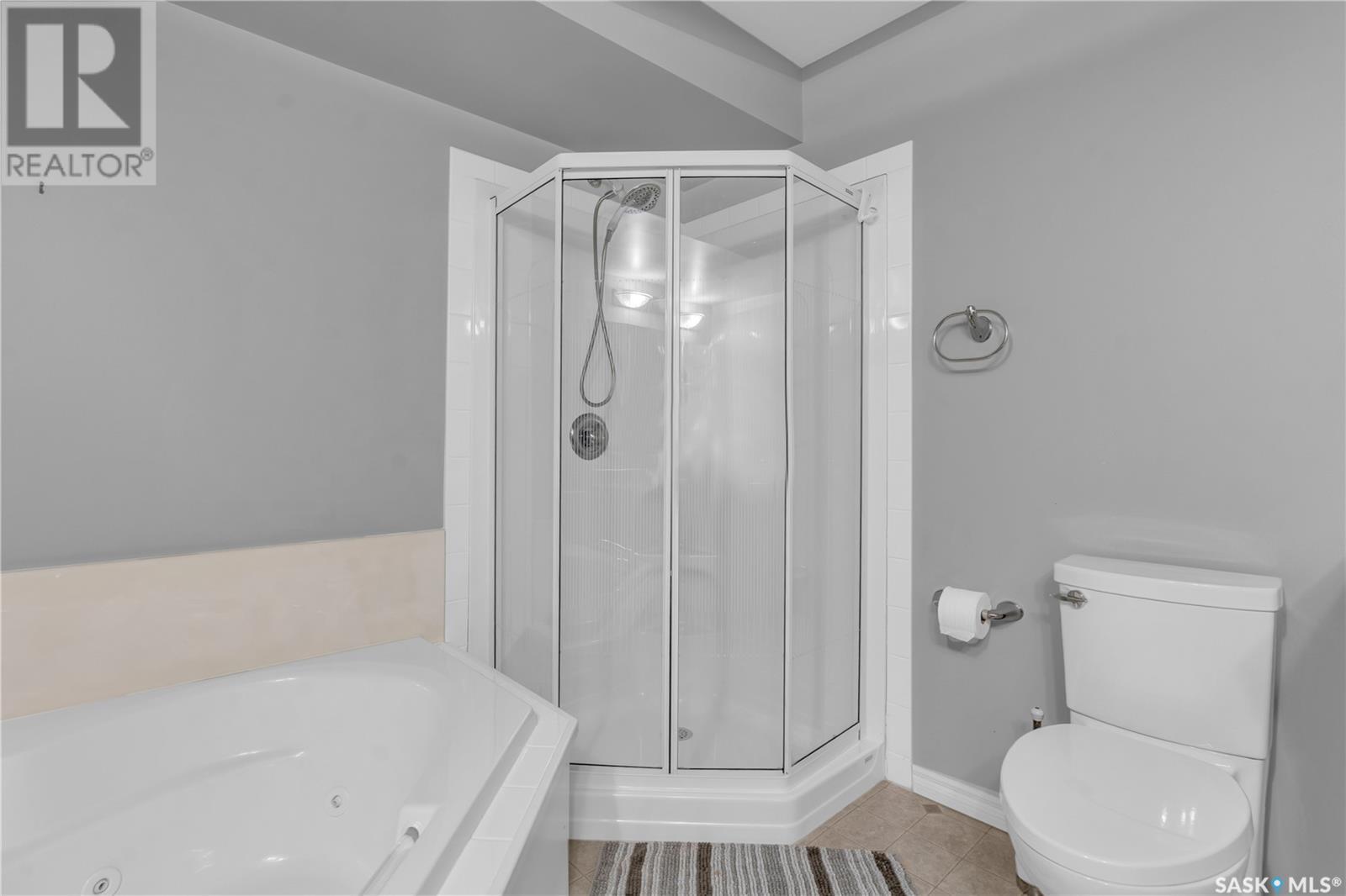 Single Family House Low rise for Sale in   RENFREW CRESCENT E Regina 