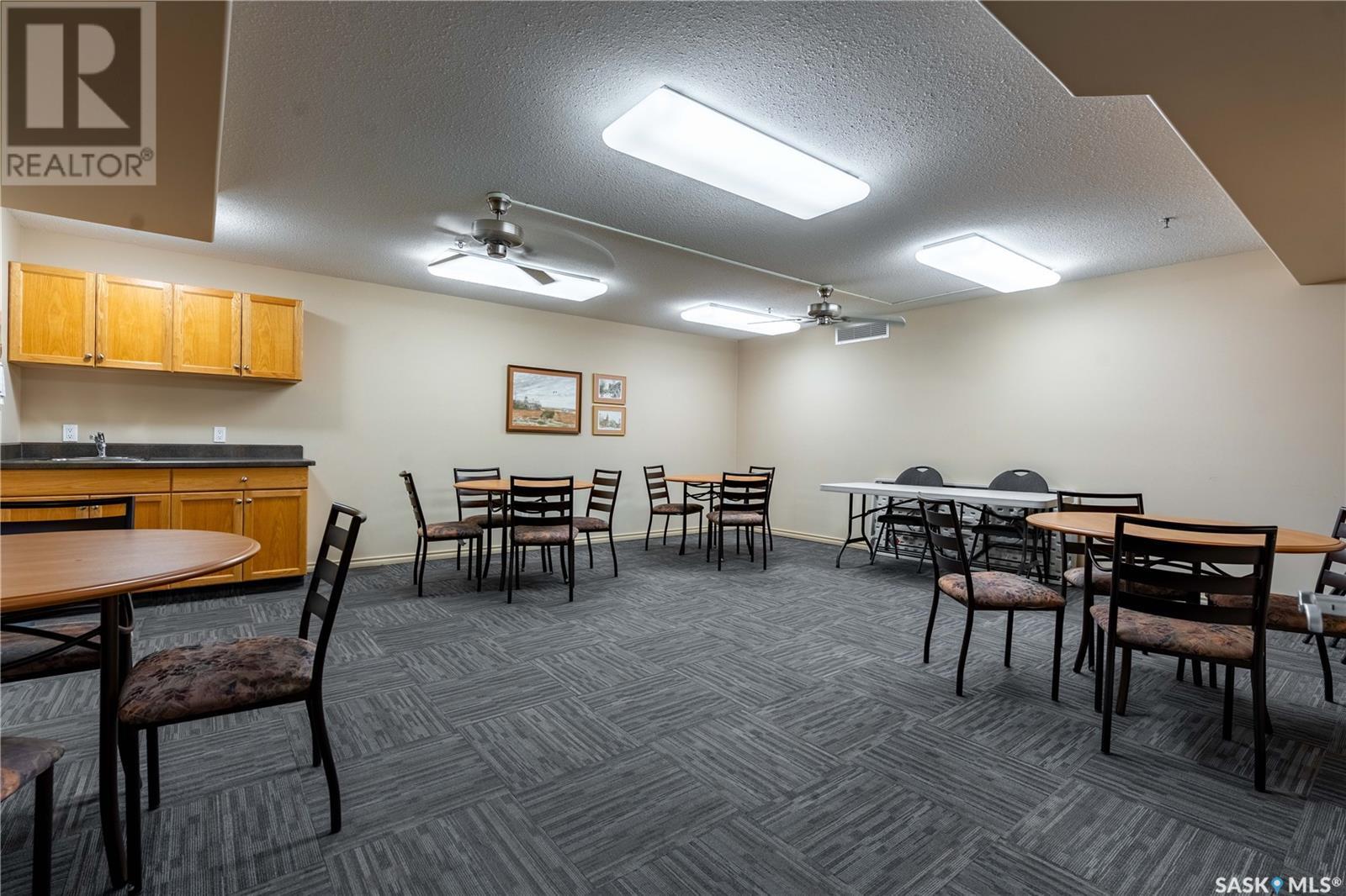 Single Family House Low rise for Sale in   RENFREW CRESCENT E Regina 
