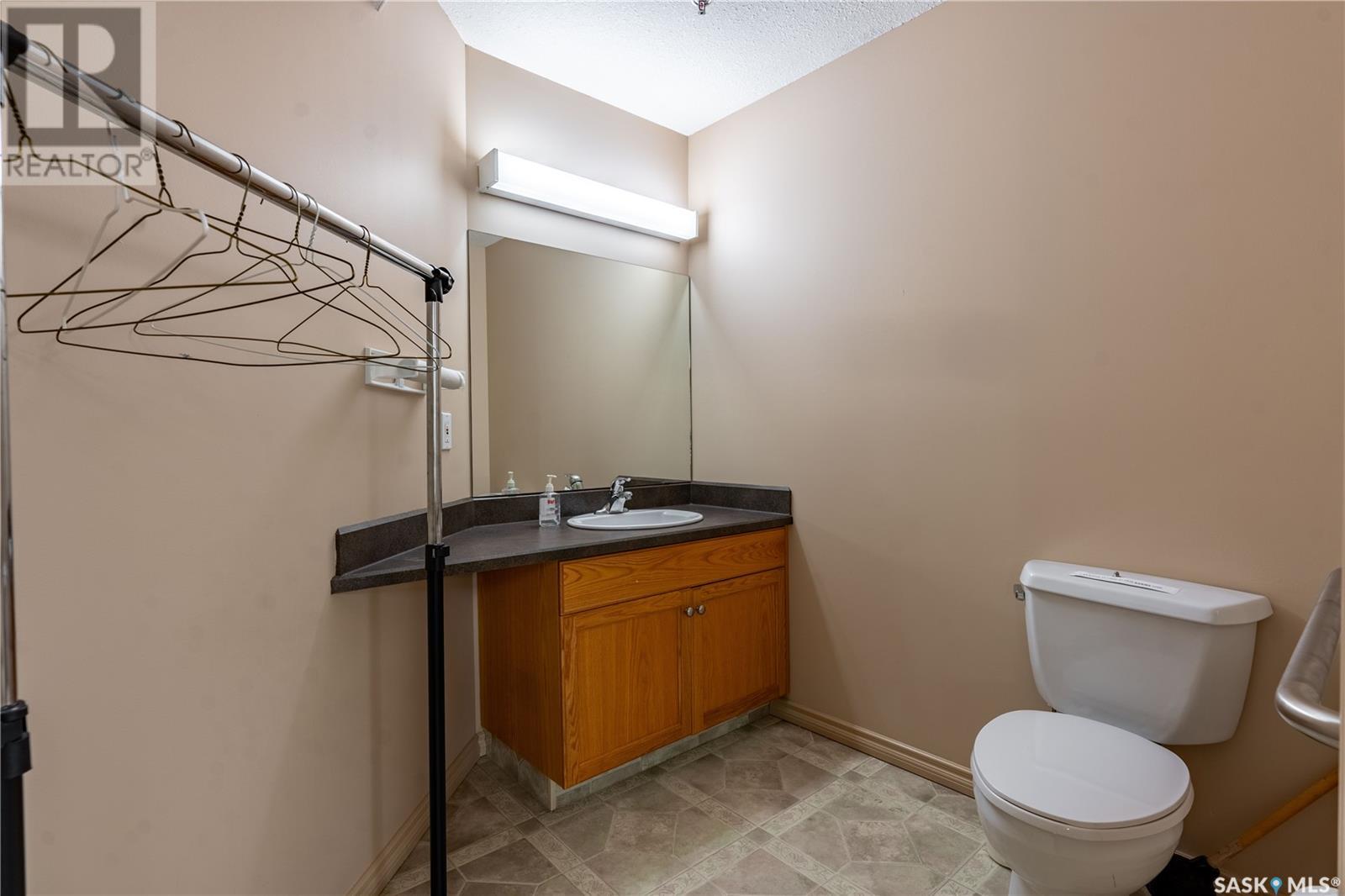 Single Family House Low rise for Sale in   RENFREW CRESCENT E Regina 