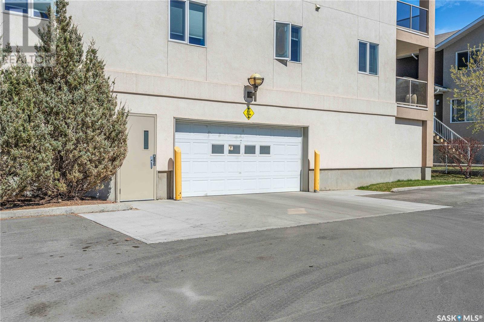 Single Family House Low rise for Sale in   RENFREW CRESCENT E Regina 