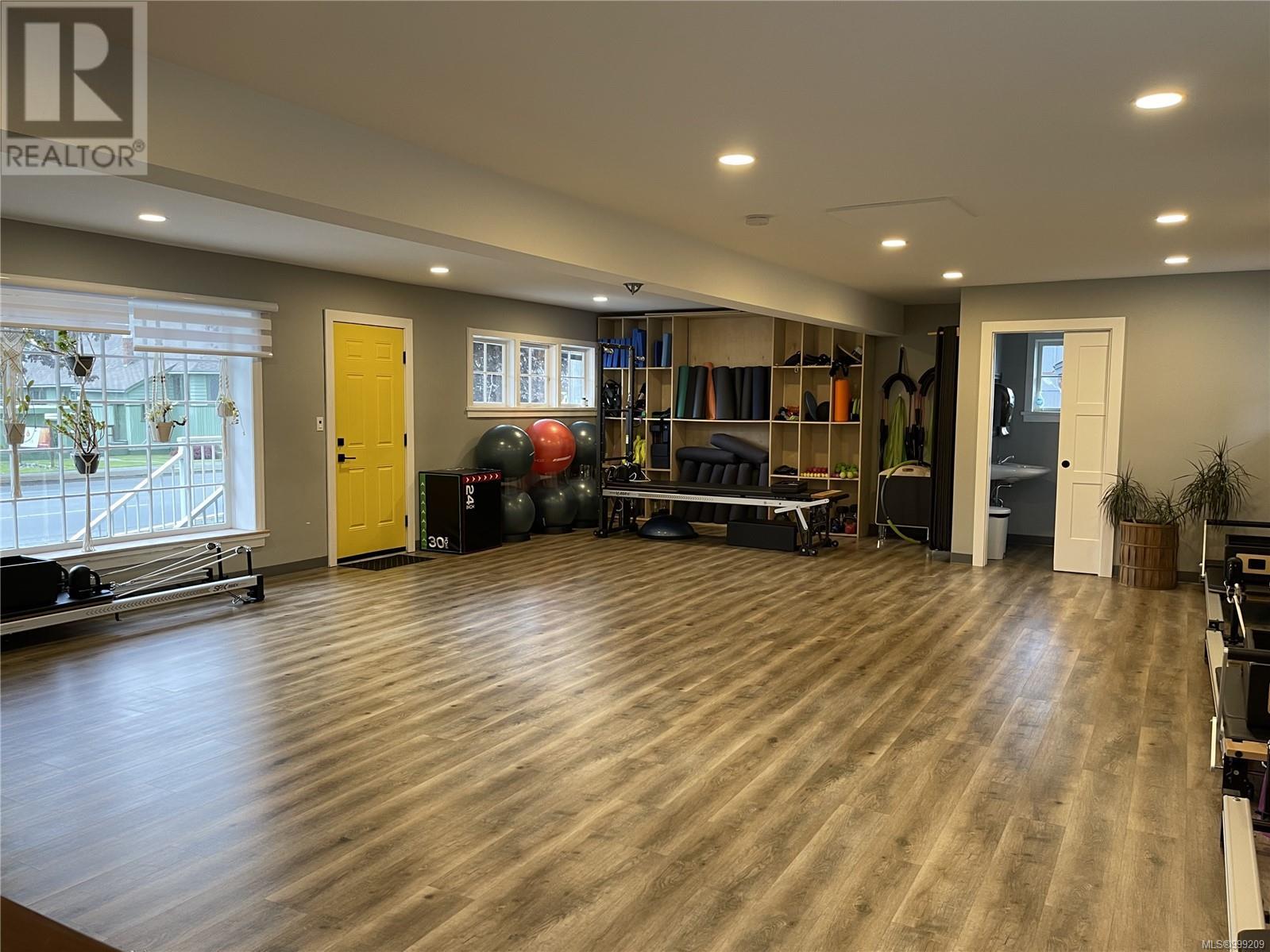 Photo 2 of 4457 Gertrude St, Port Alberni BC