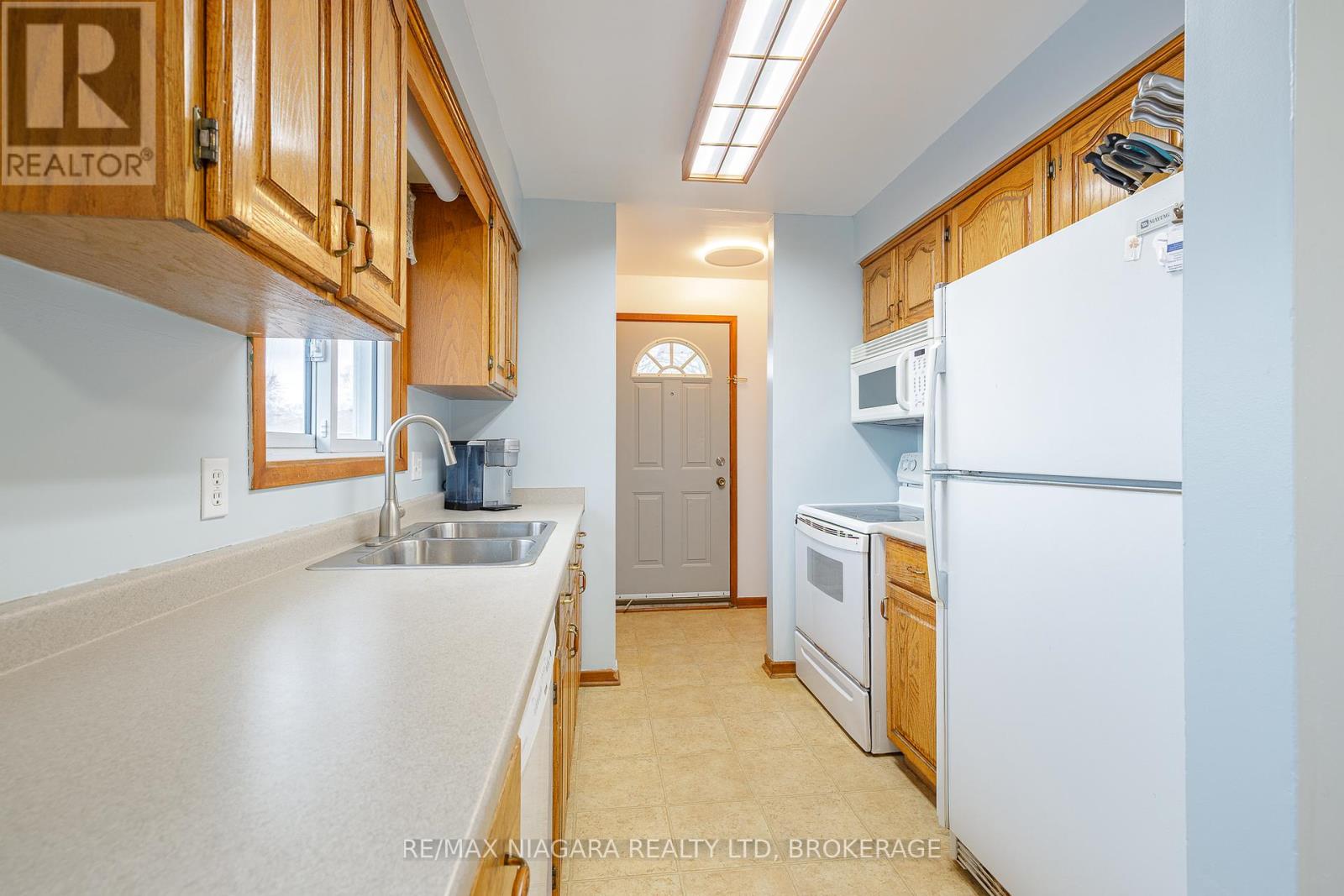 Photo 11 of 8420 Lamont Avenue, Niagara Falls ON