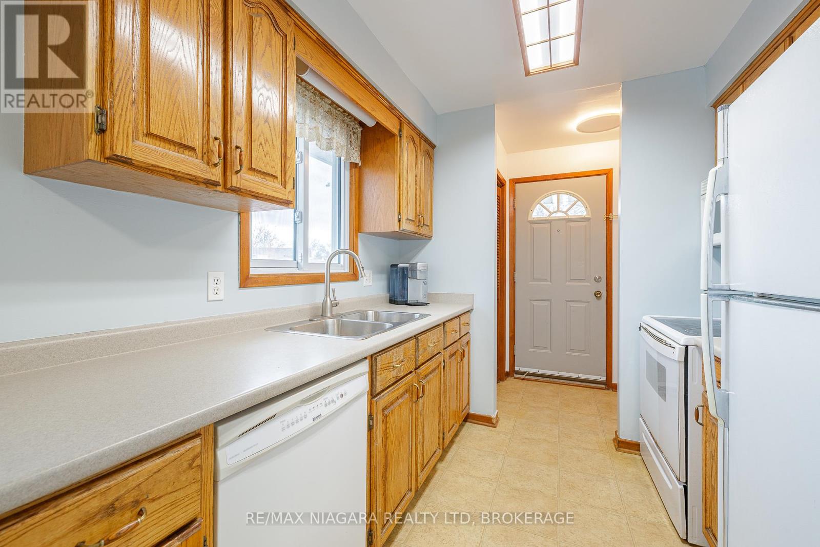 Photo 12 of 8420 Lamont Avenue, Niagara Falls ON
